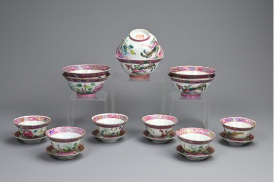 A GROUP OF CHINESE STRAITS NYONYA FAMILLE ROSE PORCELAIN ITEMS, 19/20TH CENTURY. Eighteen in total - Image 1 of 7