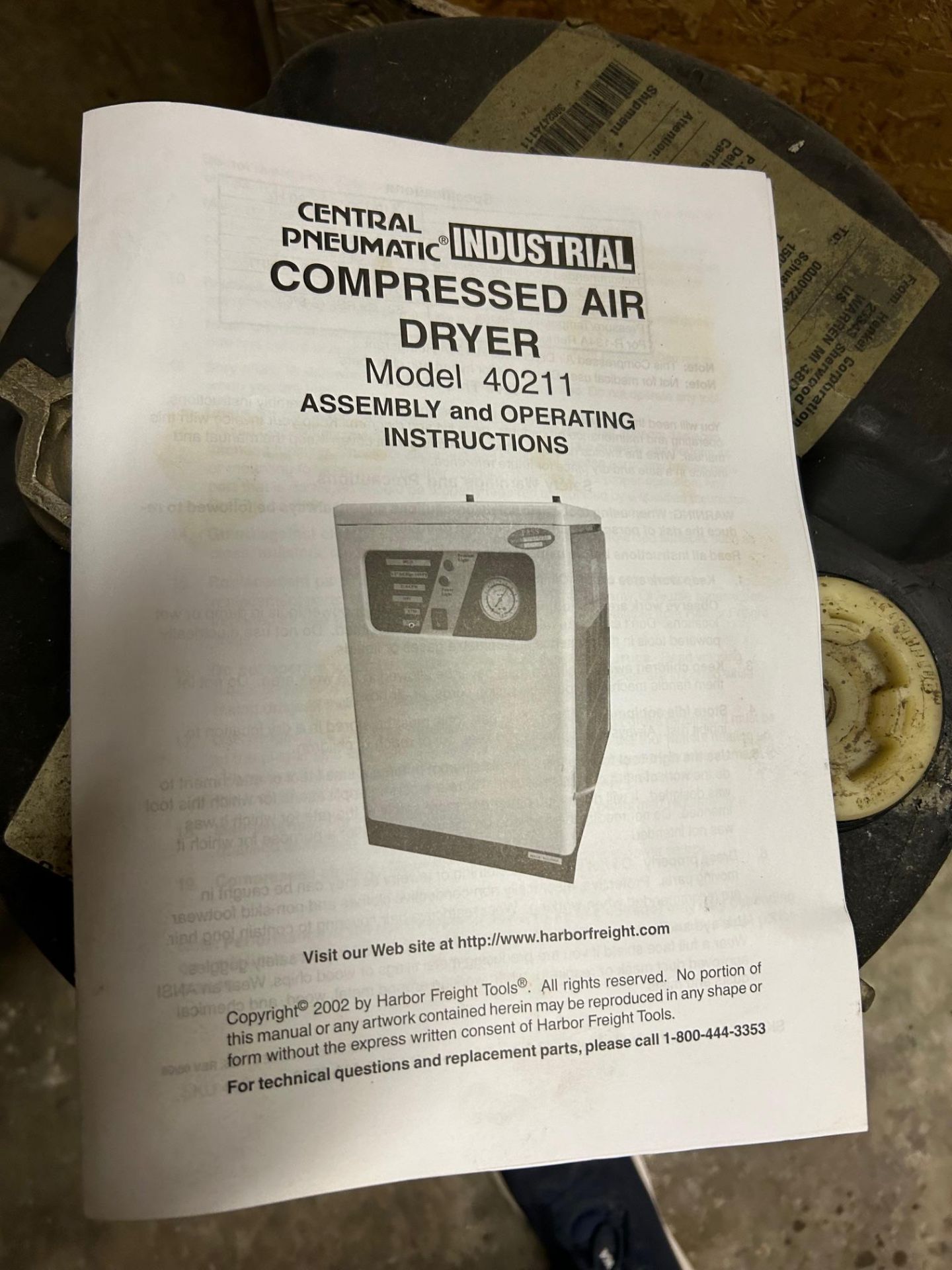 Central Pneumatic Compressed Air Dryer Model: 40211 - Bild 2 aus 3