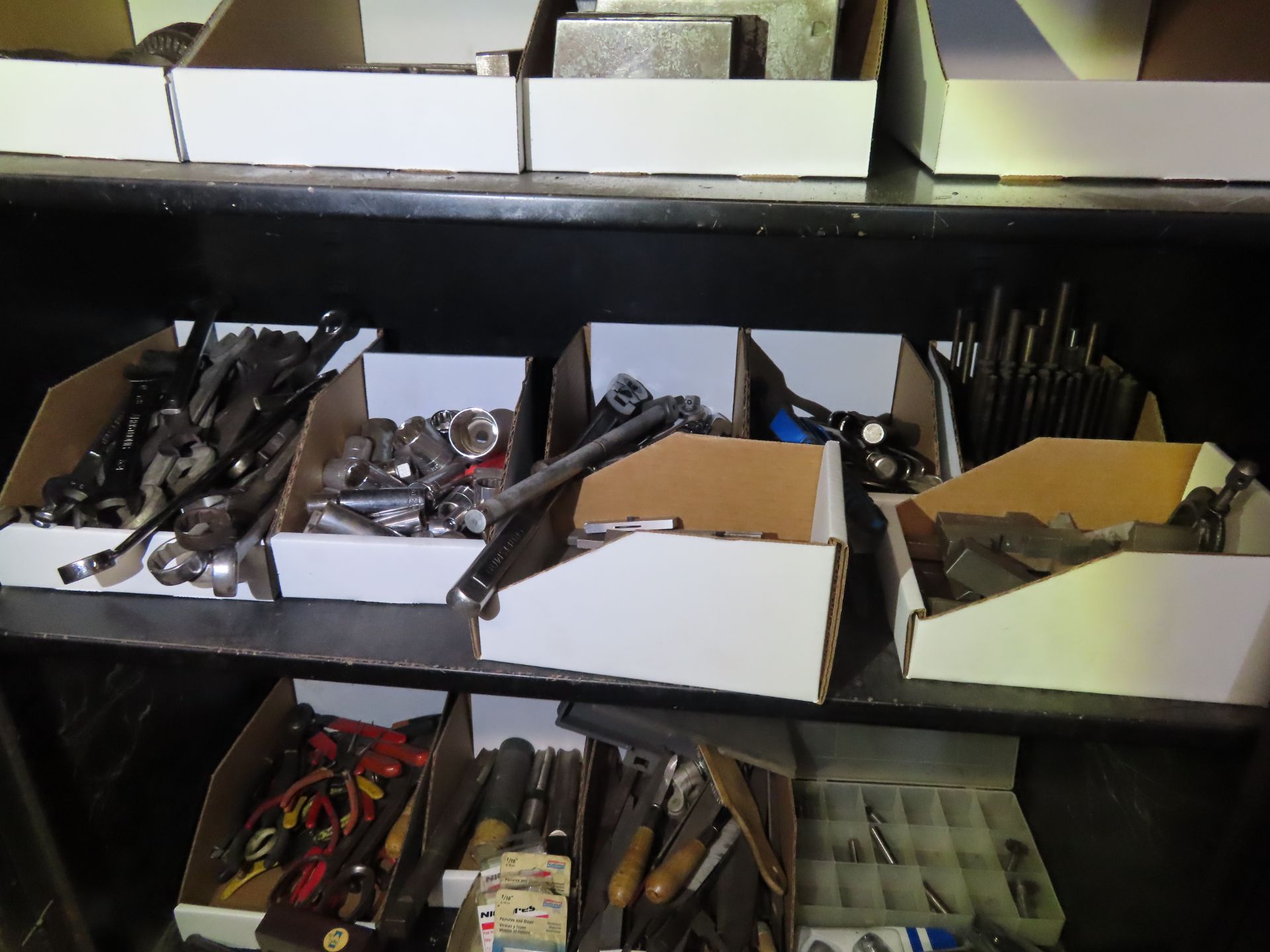 Metal Cabinet and Tooling Contents, Collets, Wrenches, Files, Drill Sets, Chucks, &d Other Tooling - Bild 6 aus 7