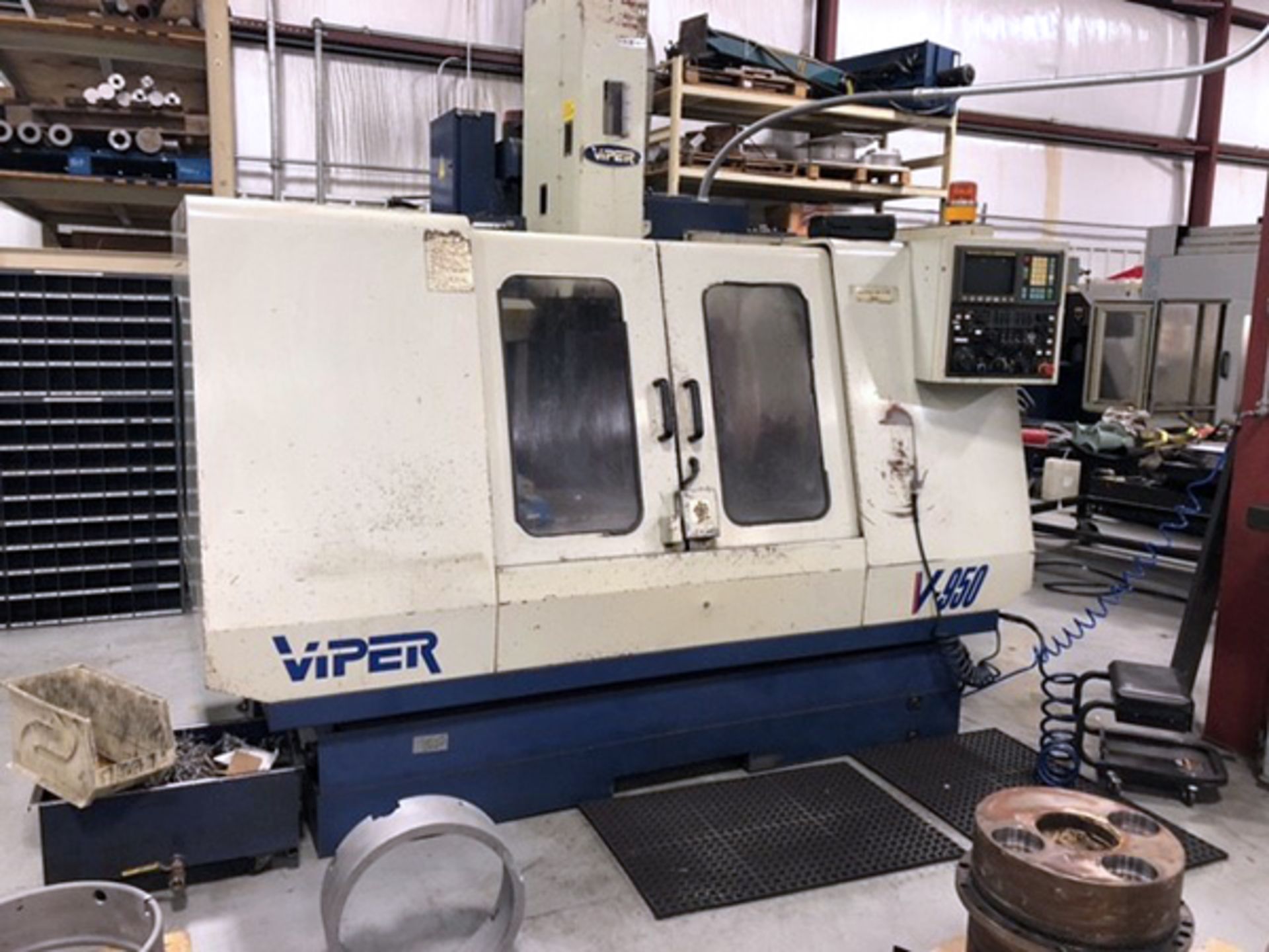 Viper V-950 Vertical Machining Center (2001) - Image 2 of 12