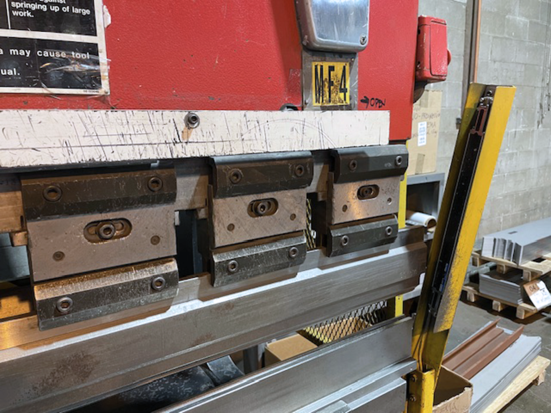 Amada RG-100 Hydraulic Press Brake - Bild 4 aus 7