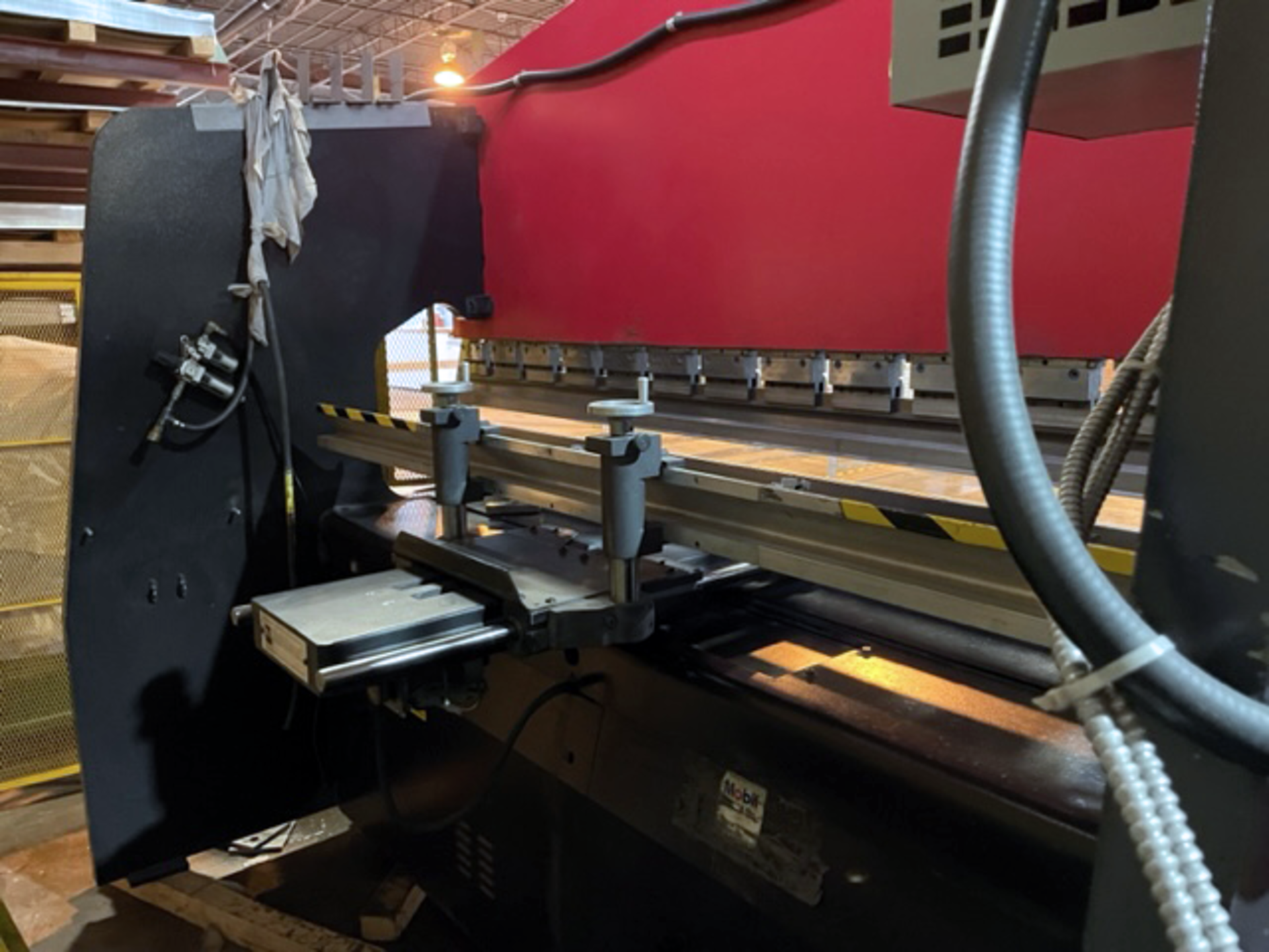 Amada RG-100 Hydraulic Press Brake (2002) - Image 5 of 7