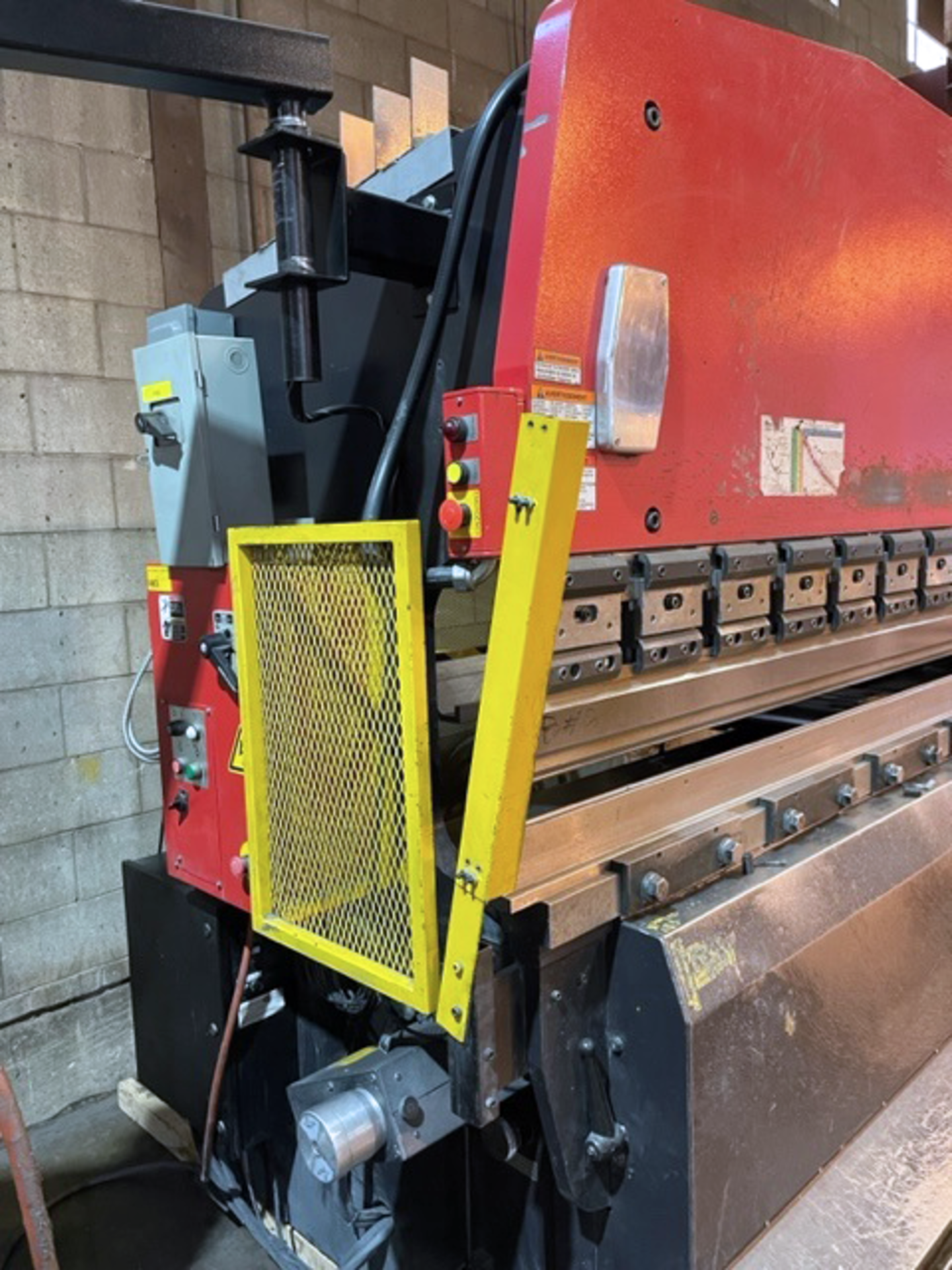 Amada RG-100 Hydraulic Press Brake (2002) - Bild 6 aus 7