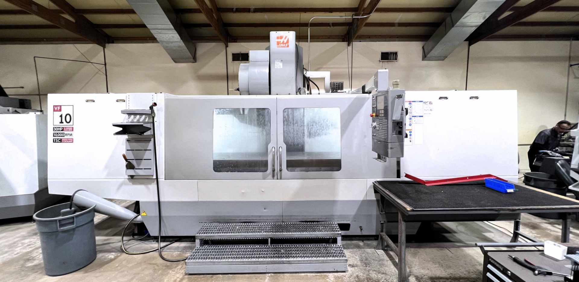 Haas VF-10B Vertical Machining Center (2007) - Image 2 of 11