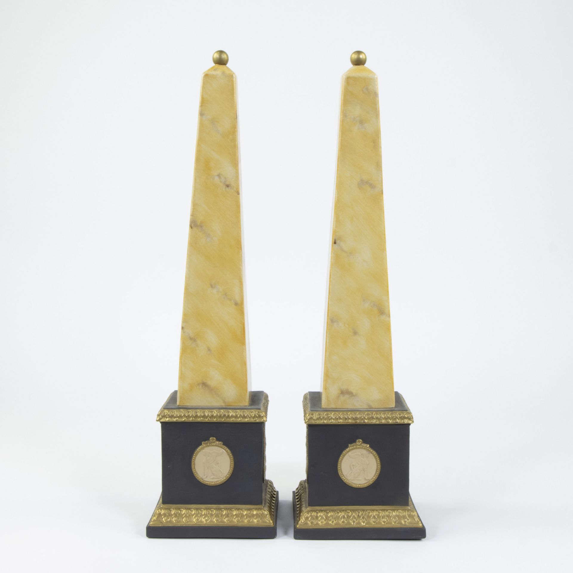 Pair of porcelain obelisks, Italy, 20th century - Bild 4 aus 5