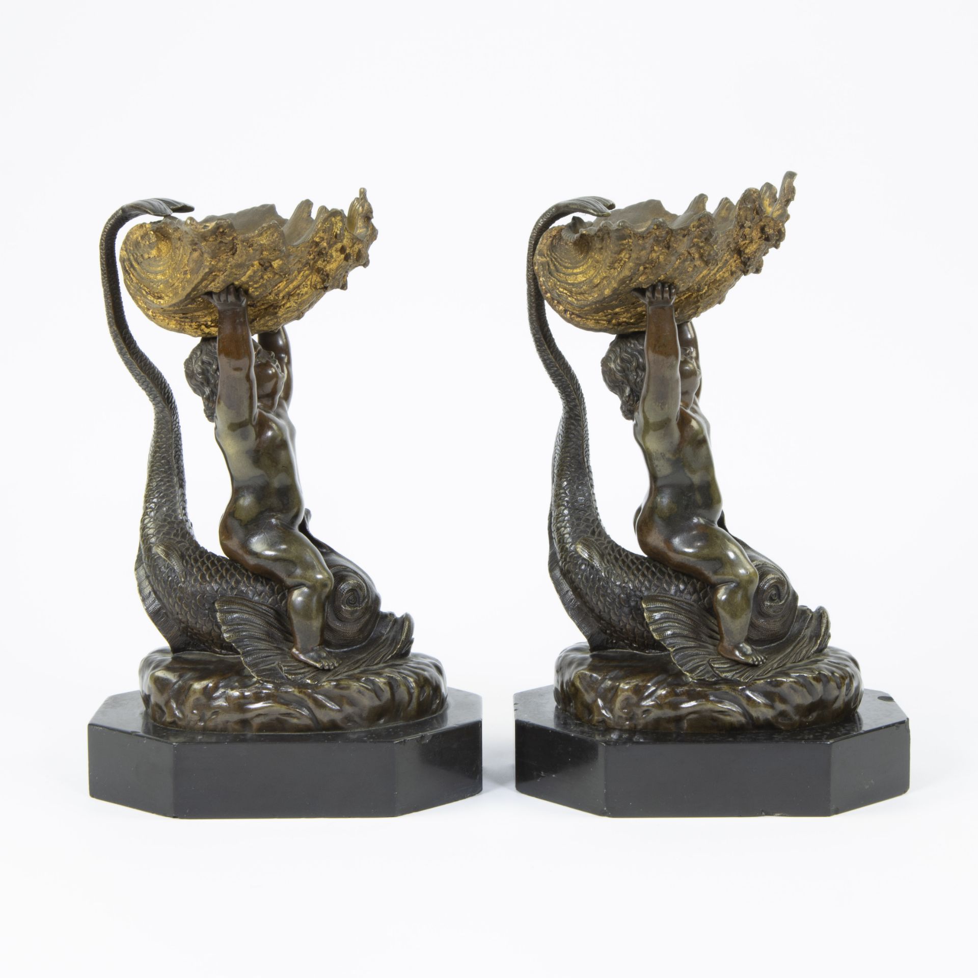 Pair of bronze putti on dolphins, Italian Renaissance, late 18th early 19th century - Bild 4 aus 5