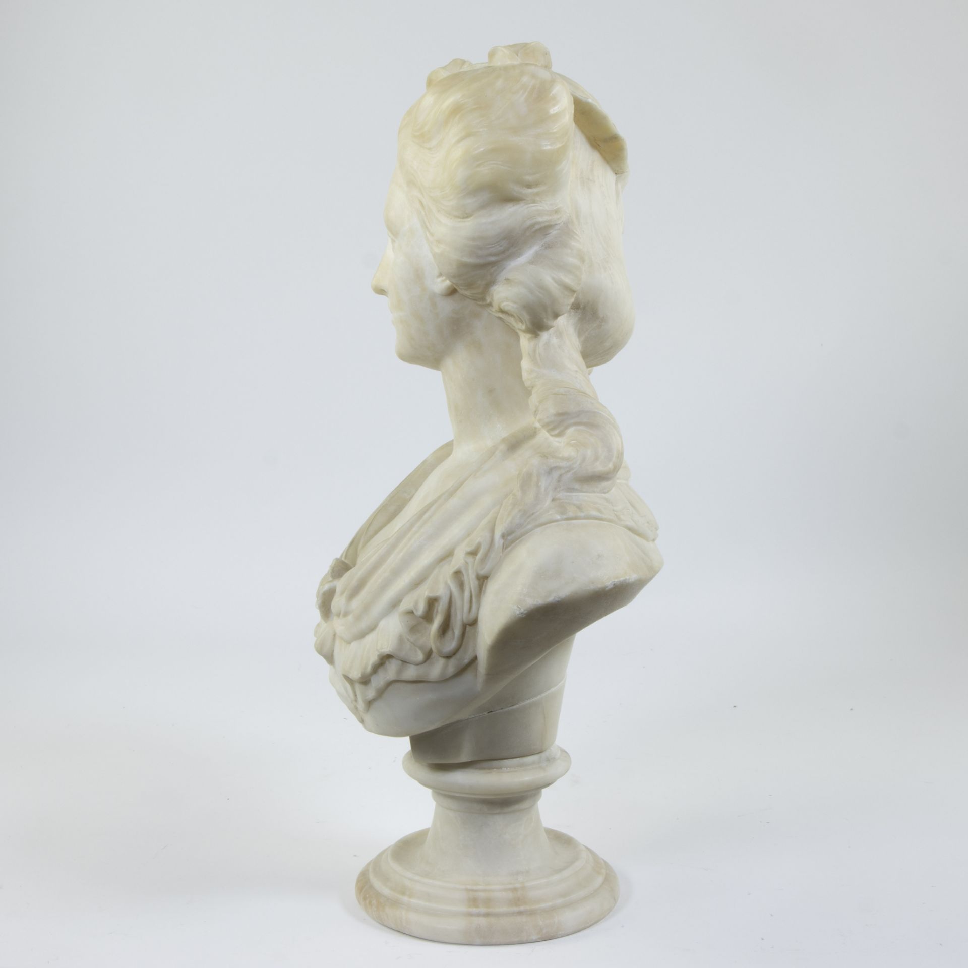 Augustin PAJOU (1730-1809), alabaster female bust, signed - Bild 2 aus 5