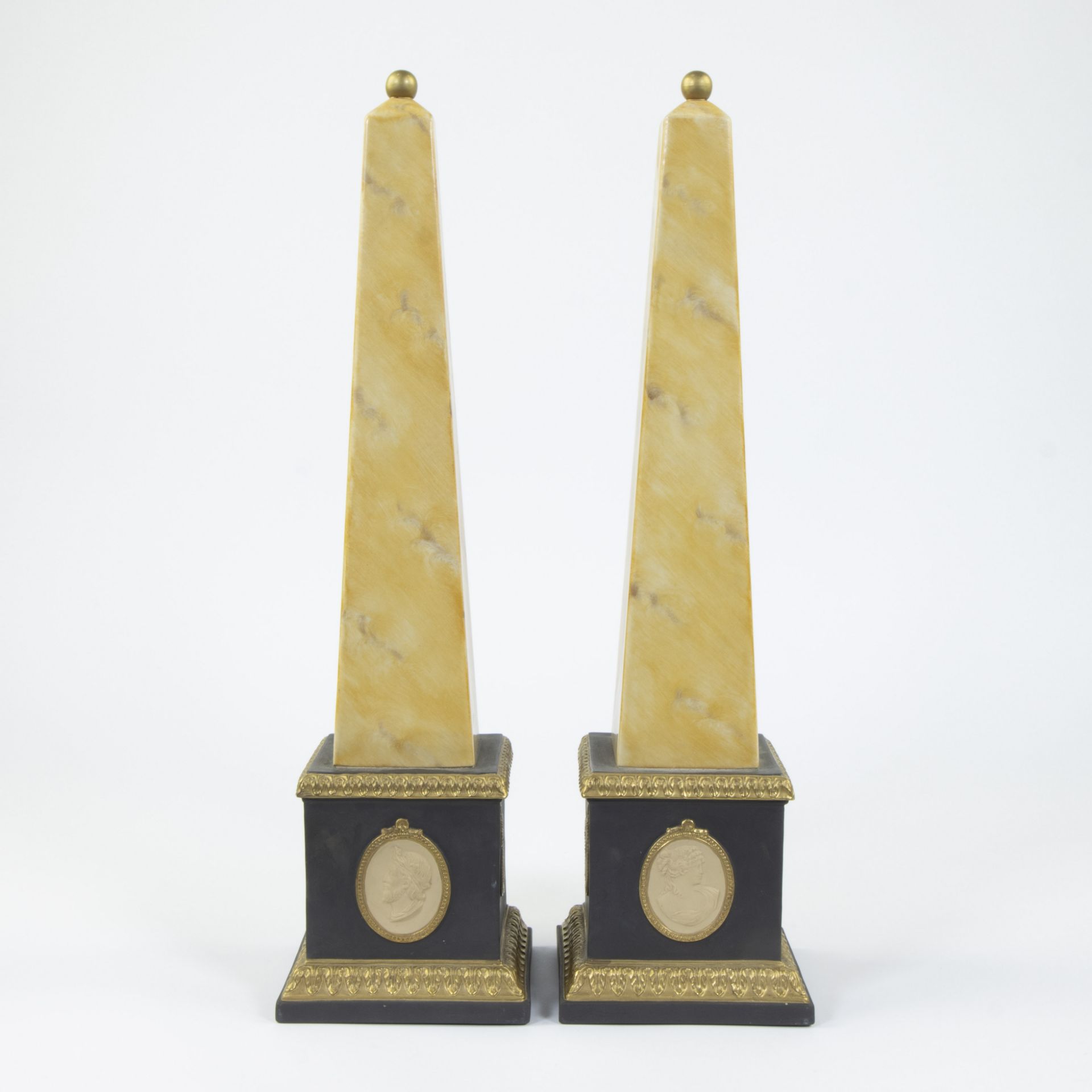 Pair of porcelain obelisks, Italy, 20th century - Bild 3 aus 5