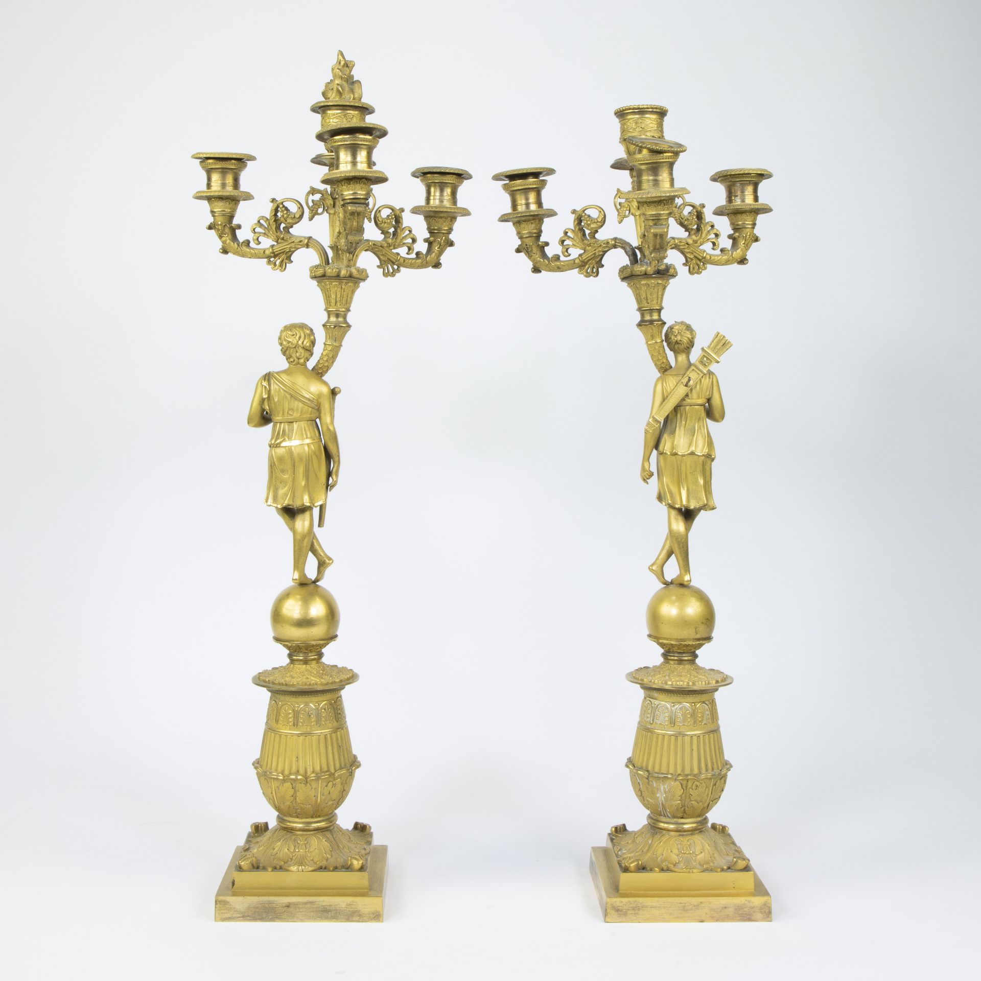 Pair of ormolu Empire candlesticks depicting Diana and Apollo, French, 19th century - Bild 3 aus 4