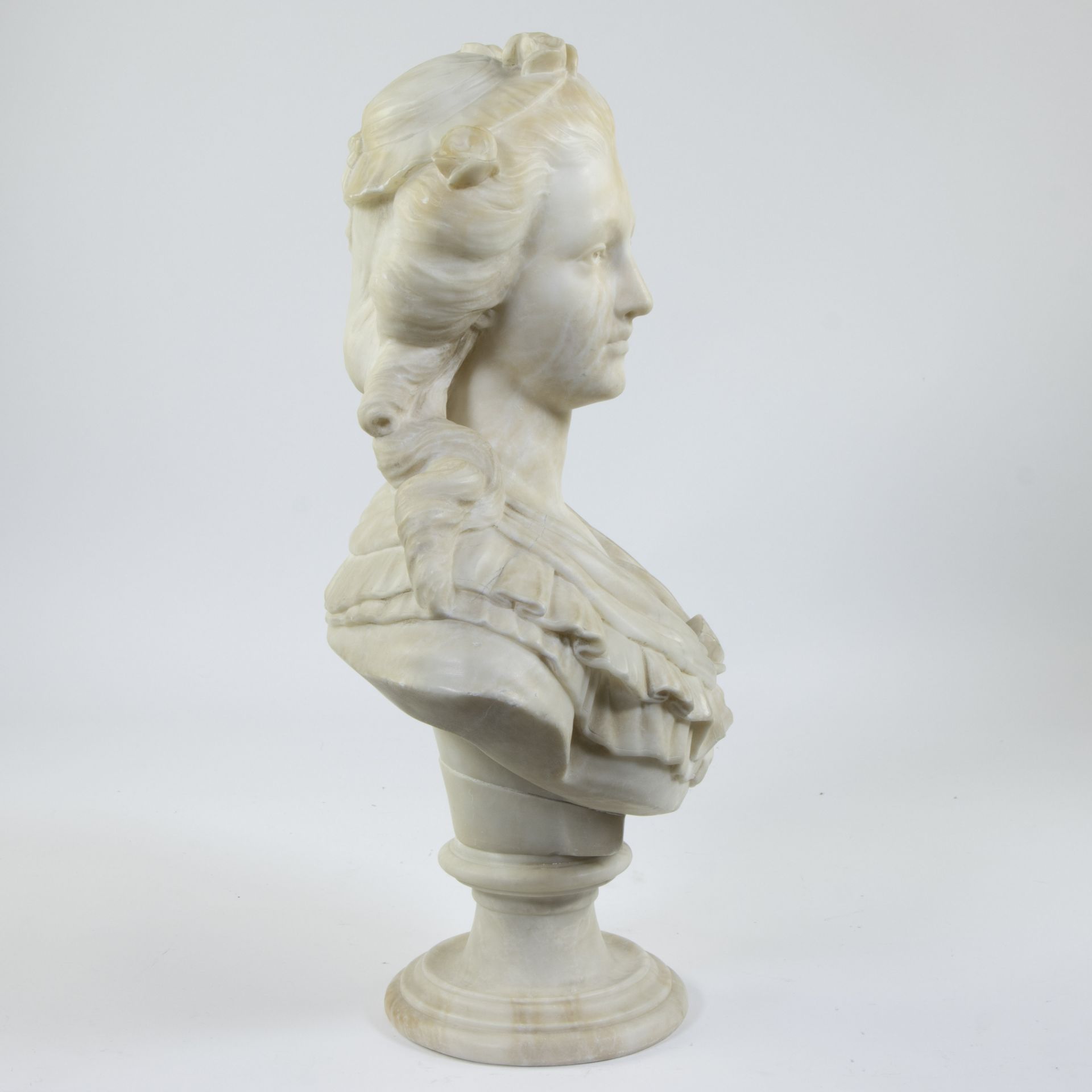 Augustin PAJOU (1730-1809), alabaster female bust, signed - Bild 4 aus 5