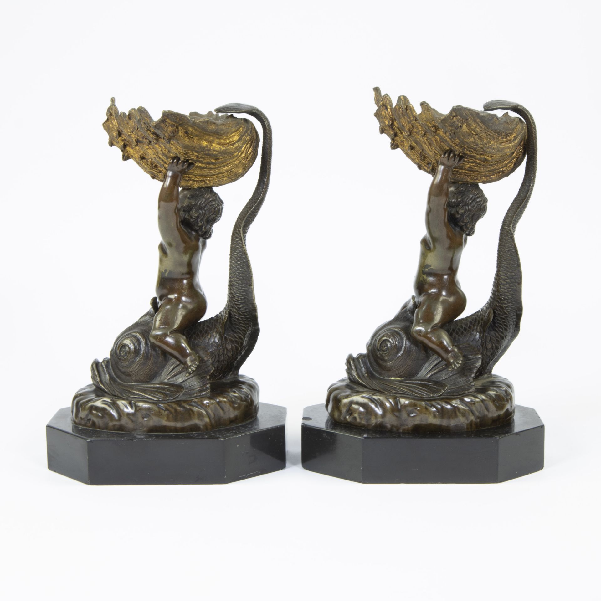 Pair of bronze putti on dolphins, Italian Renaissance, late 18th early 19th century - Bild 2 aus 5