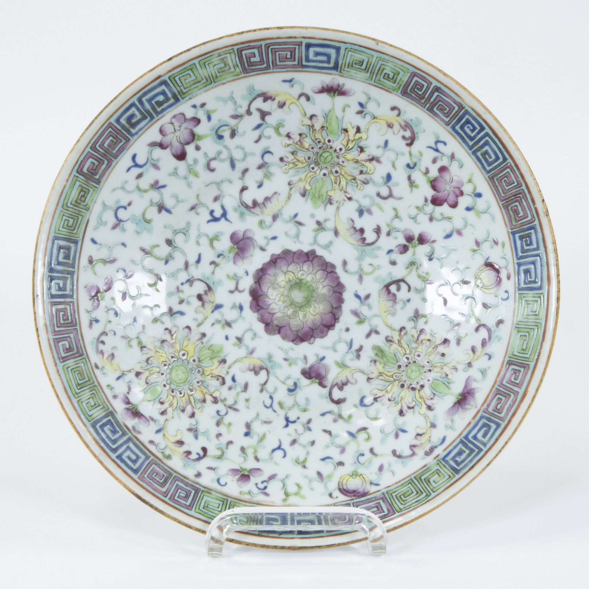 Chinese plate with decoration of flowers, famille rose, 19th century