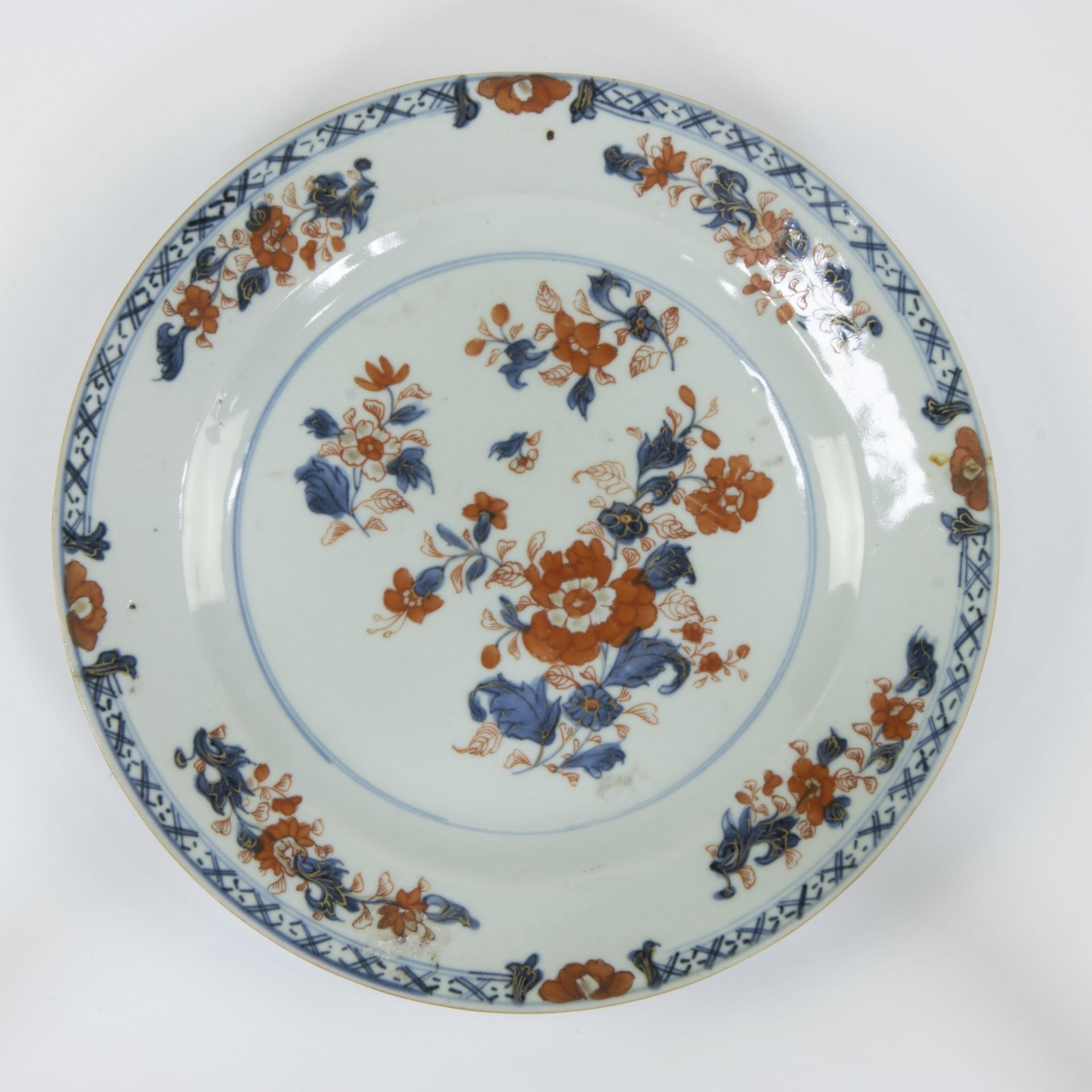 A set of 8 Imari porcelain dinner plates, decorated with peony, scattered flowers and Buddha hand ci - Image 10 of 19