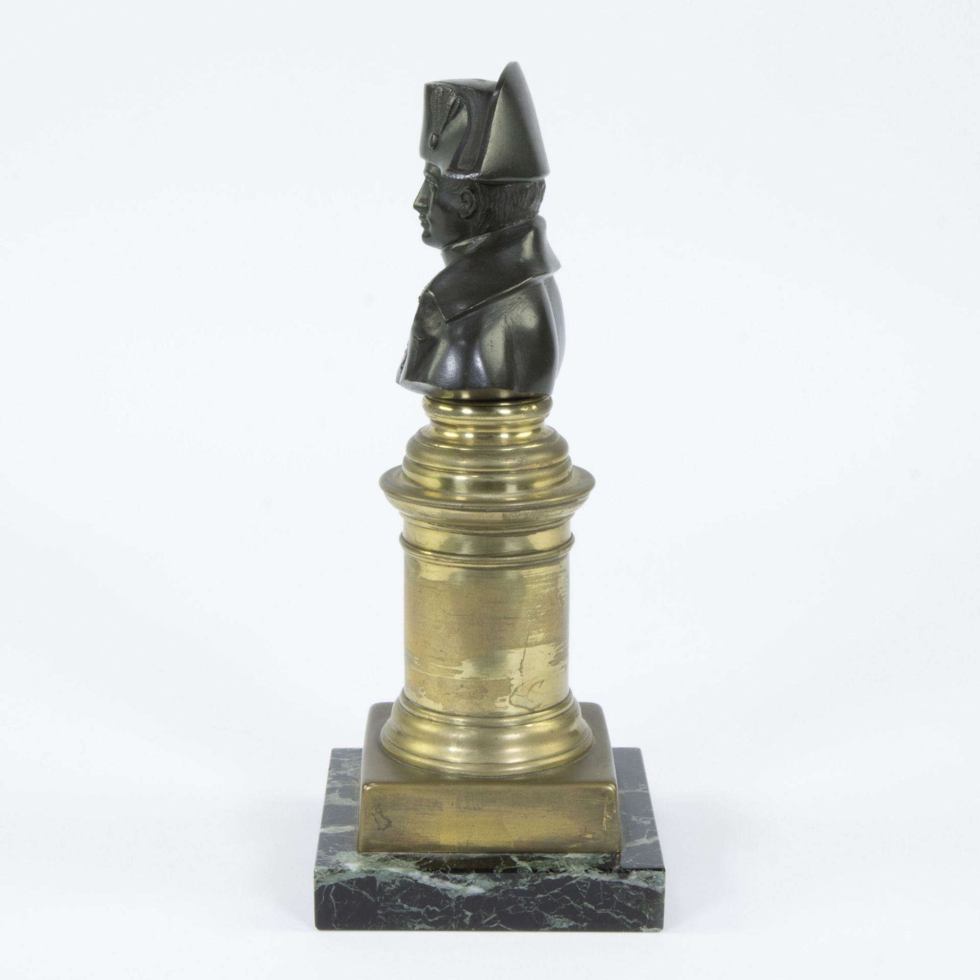 Brown patinated bust of Napoleon on gilded bronze column column opmarble base, 19th century - Image 2 of 4