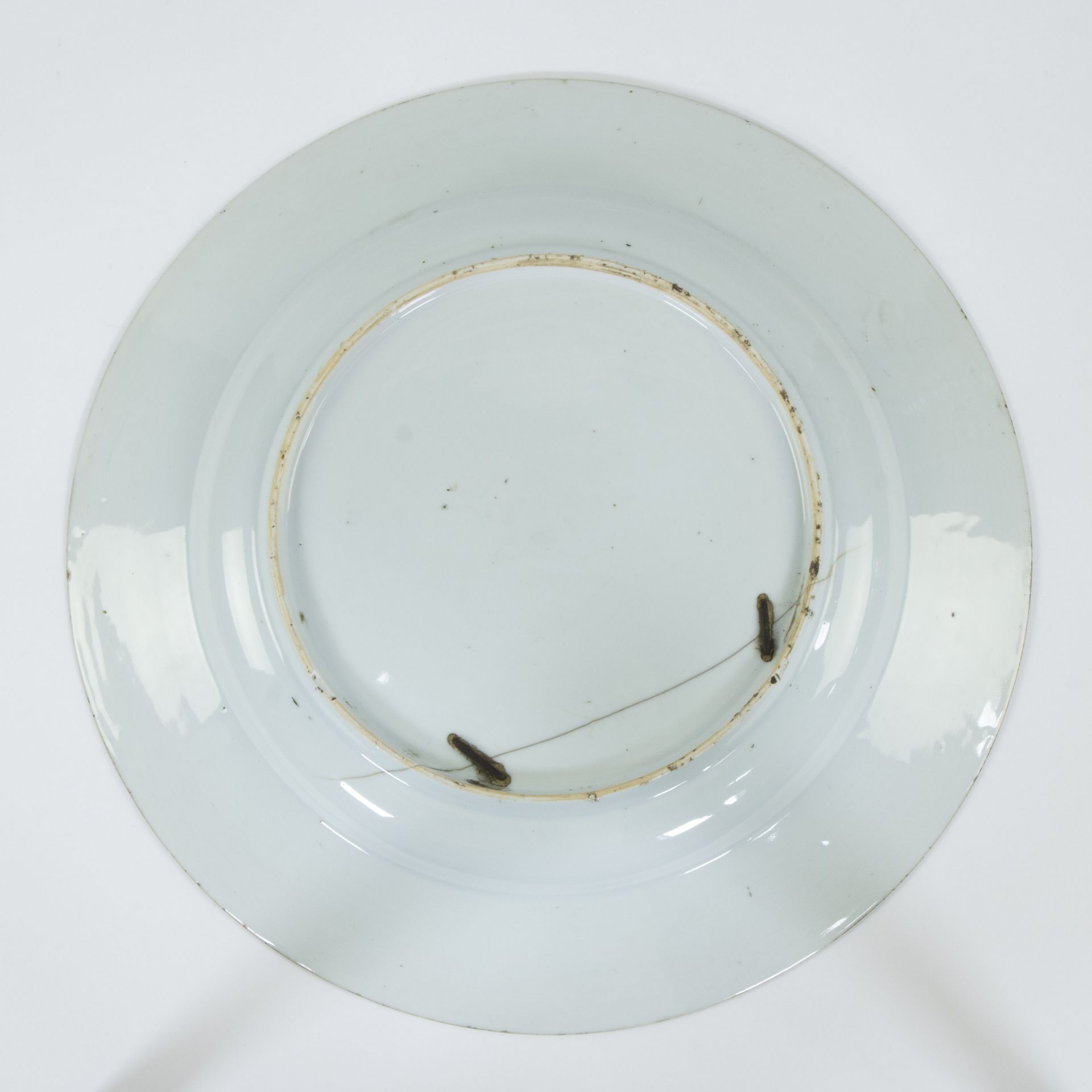 2 porcelain dishes and 2 dinner plates, the dishes with old rim cleat repair, one plate repaired, th - Image 9 of 9