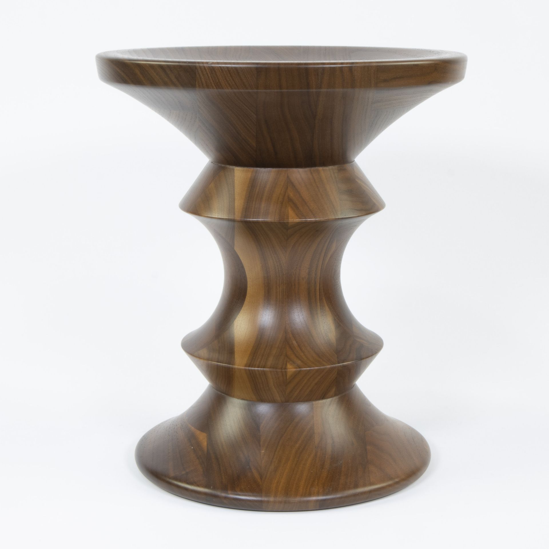 Eames stool in solid walnut, model B 1960, published by Vitra, design by Charles and Ray Eames - Bild 2 aus 6
