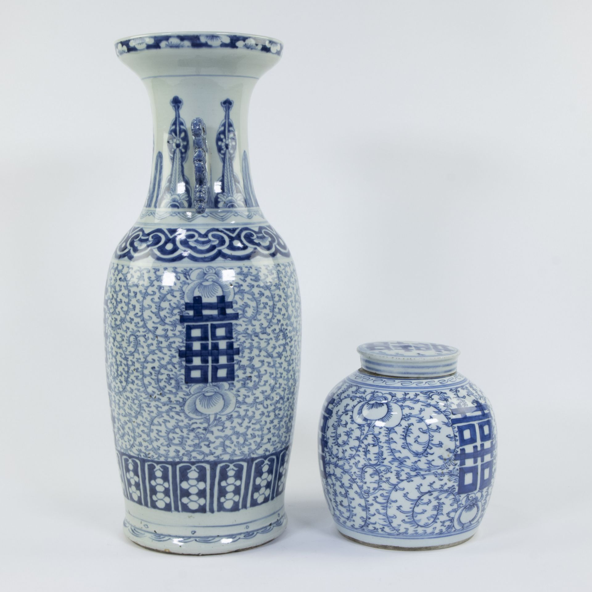 Chinese vase blue white and ginger jar with lucky signs, late 19th century - Bild 2 aus 6