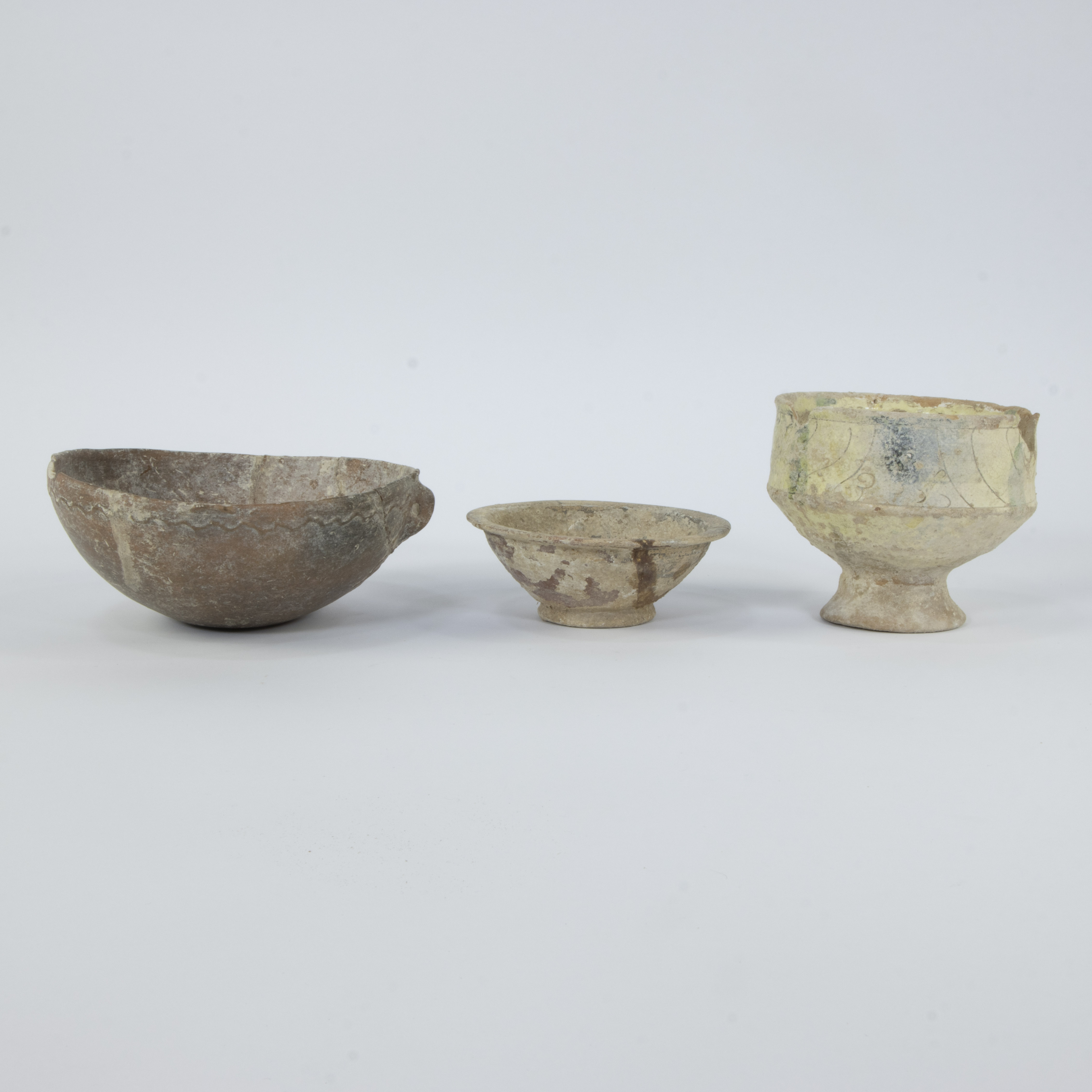 Pottery from ancient Greece, 2 bowls and a drinking cup - Image 3 of 5