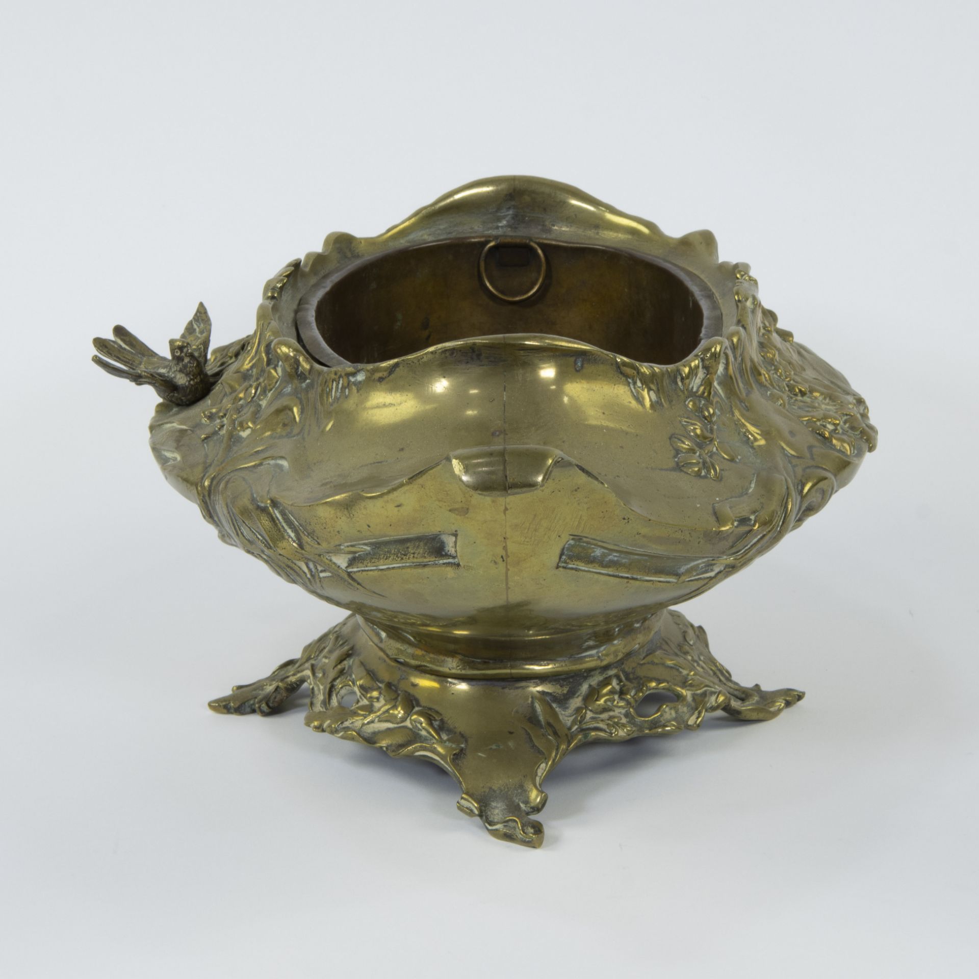 Jardinière in gilt brass decorated with floral motifs and a bird, circa 1920 - Image 4 of 4