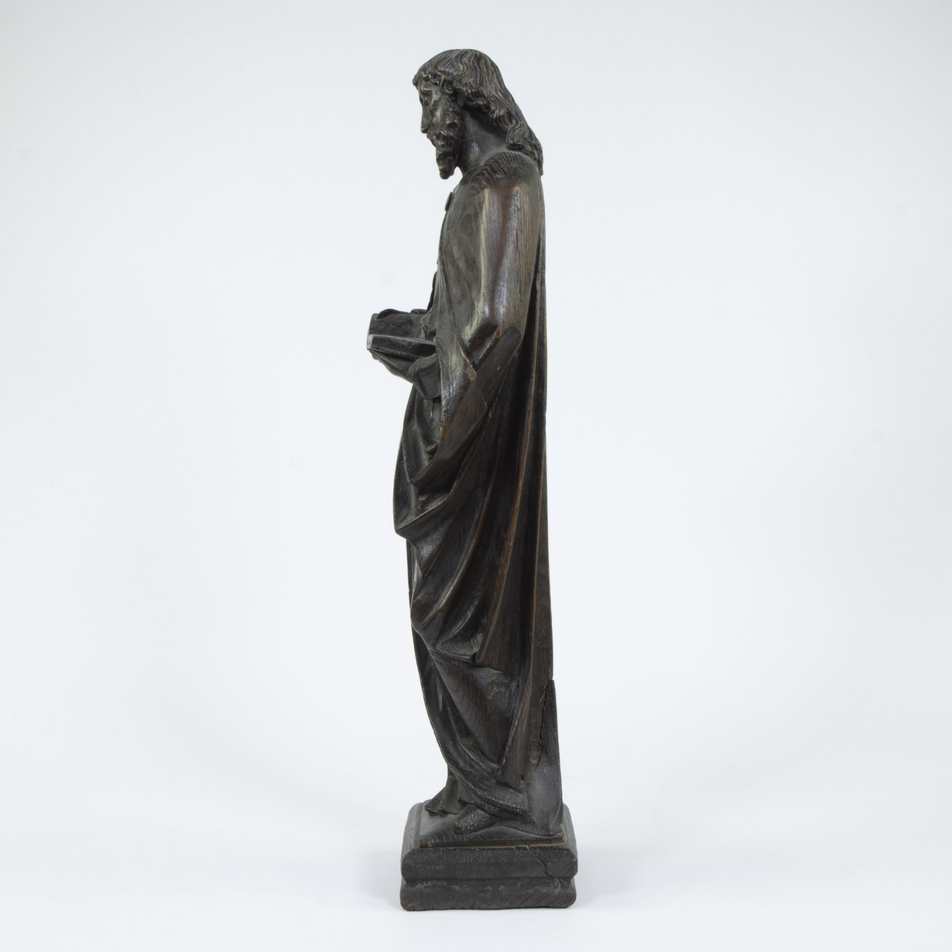 Wooden Neo-Gothic statue of an evangelist with book, 19th century - Image 2 of 4