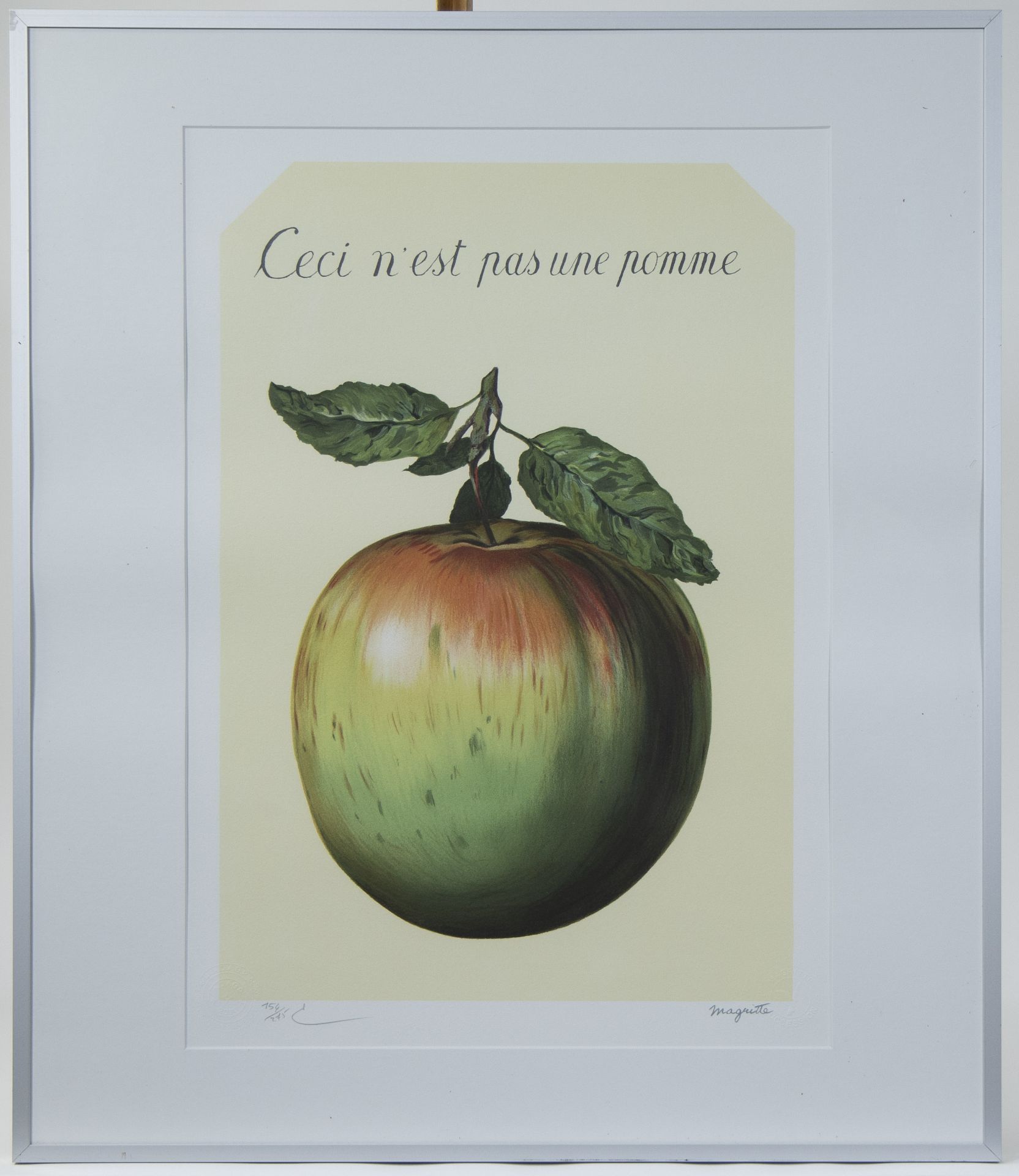 René MAGRITTE (1898-1967), lithograph 'Ceci n'est pas une pomme' 1964, numbered 154/275 and bearing - Image 2 of 4