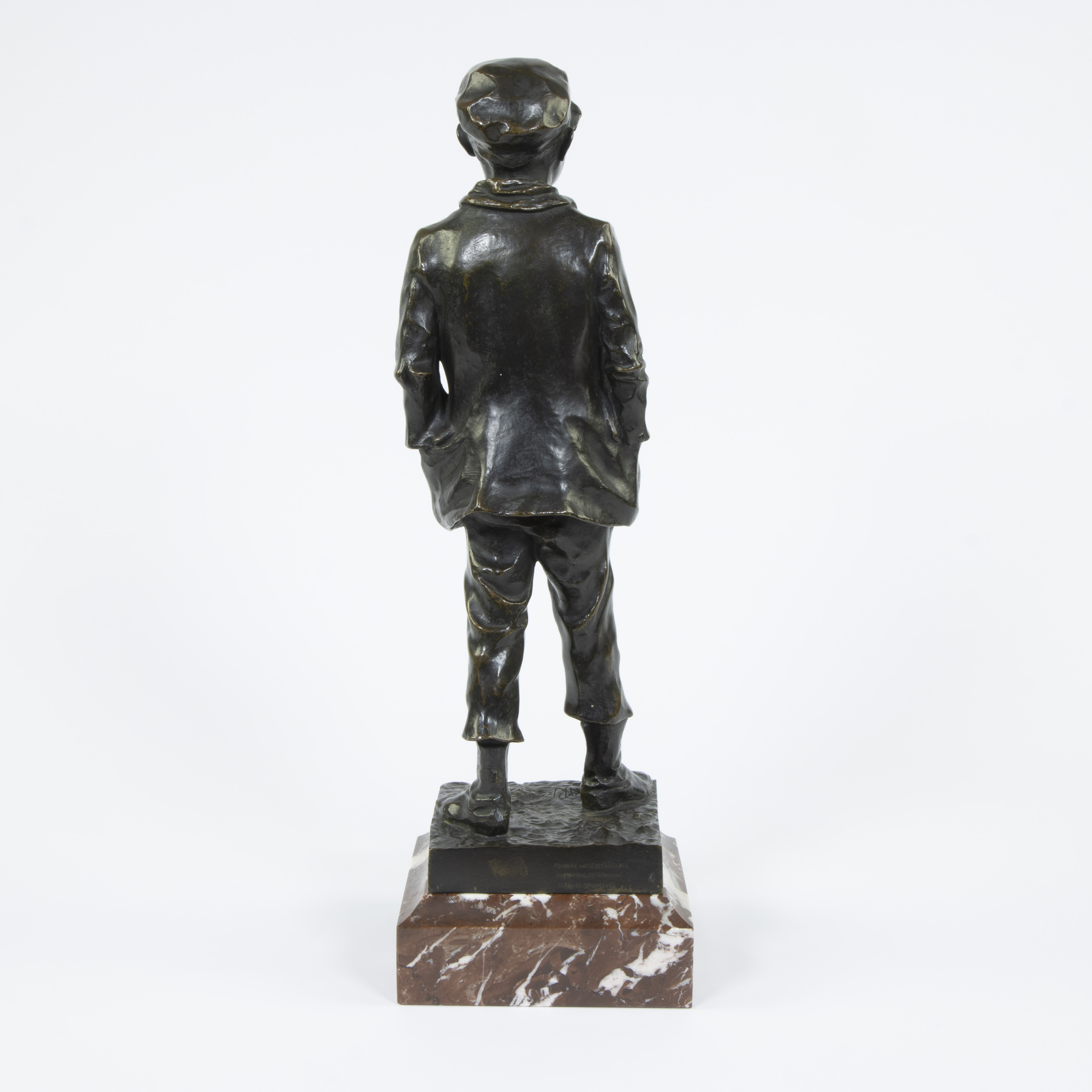 Alfred Egide CRICK (1858-1931), patinated bronze sculpture on red marble base Le gavroche (1891), si - Image 3 of 6