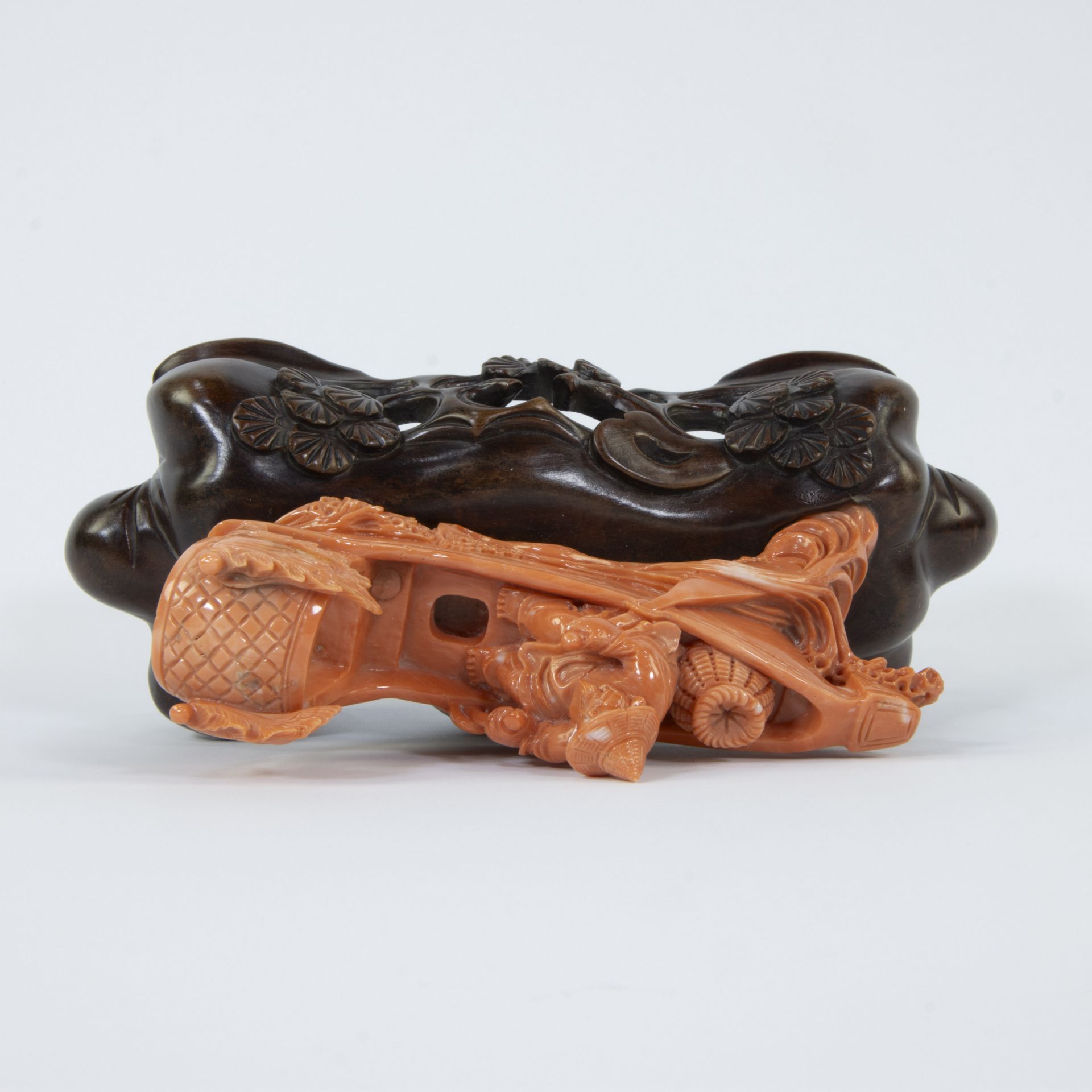 A Chinese group in red coral with an oarsman and boat, 19/20th century - Image 5 of 5