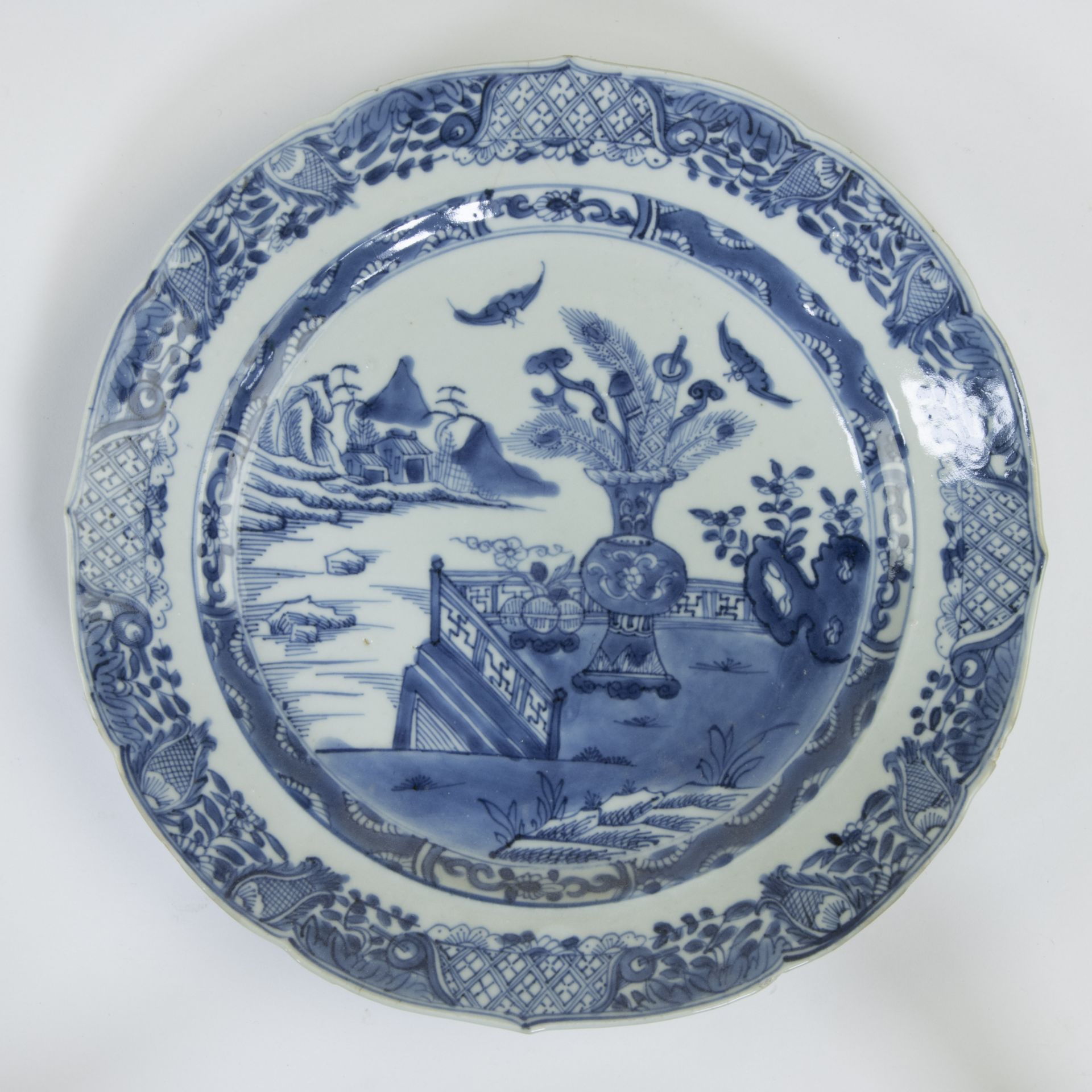 2 Chinese Imari plates and 4 blue and white plates, 18th century - Image 12 of 13