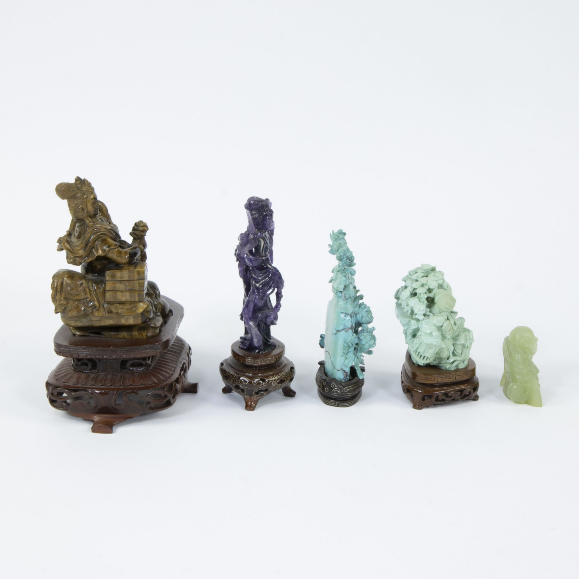 5 Chinese figurines in tiger eye, amethyst, howlite and serpentine - Image 4 of 4