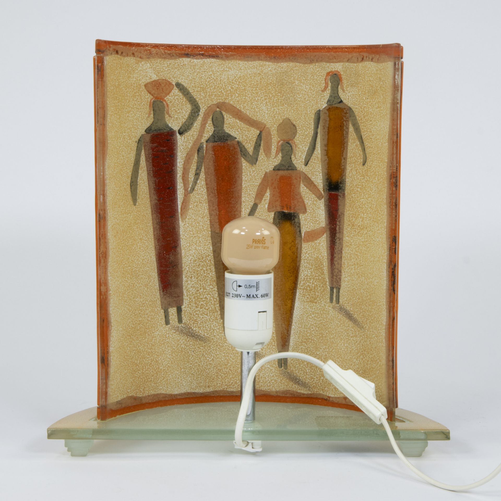Beautiful heavy Briloner Leuchten glass design table lamp with the image of four African women embos - Image 3 of 4