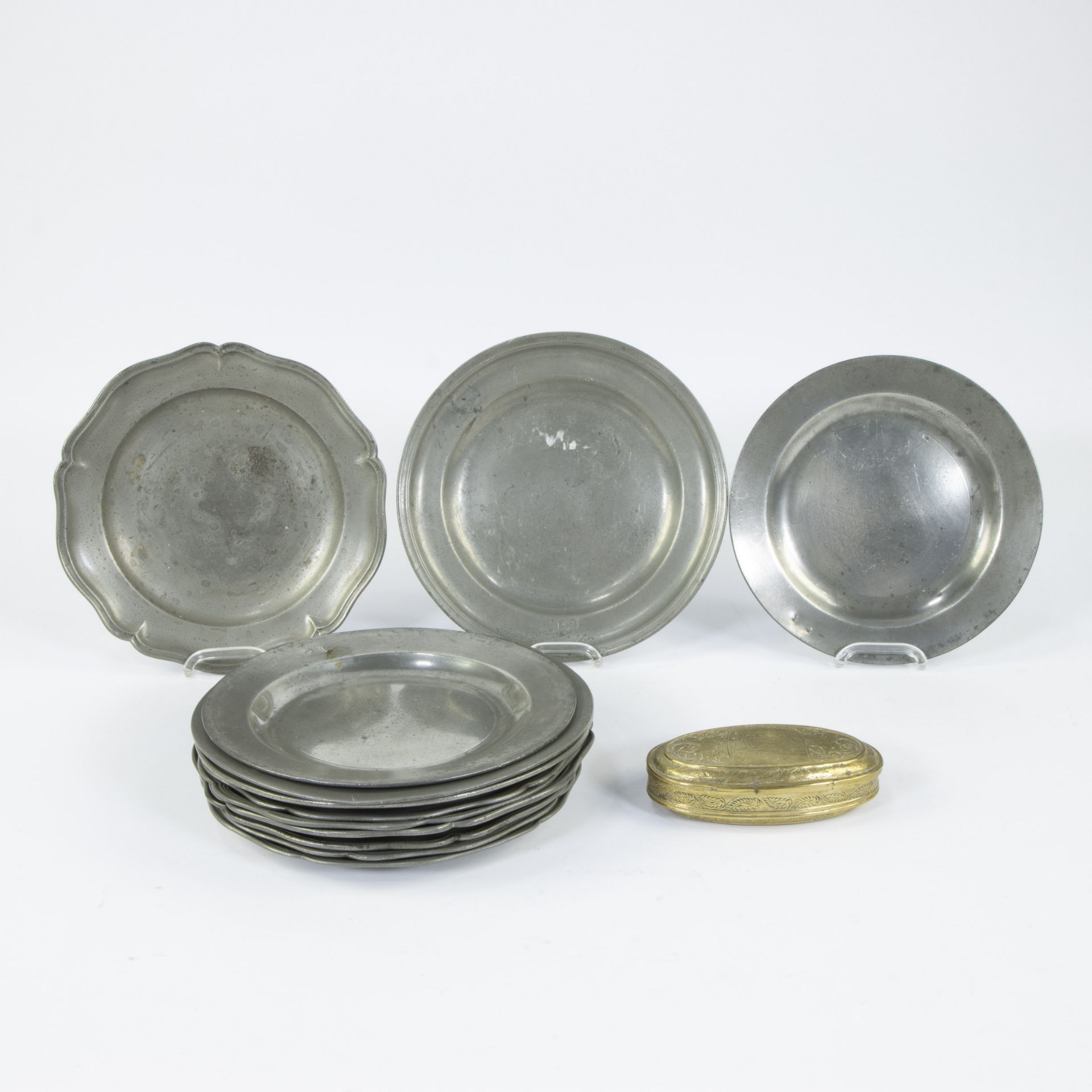 12 pewter plates and gilt tobacco box
