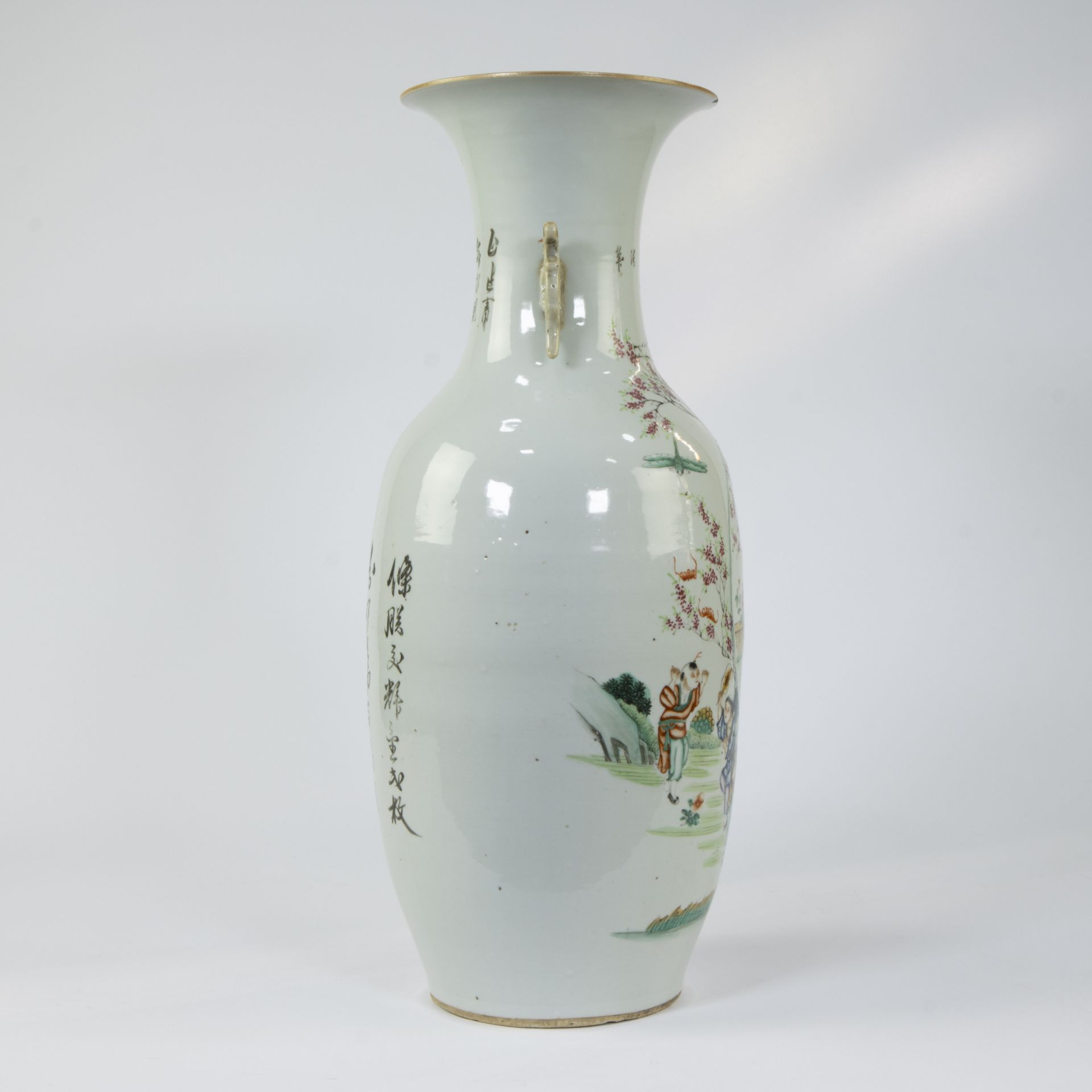 Chinese famille rose vase with decor of garden scene, 19th century - Image 4 of 6