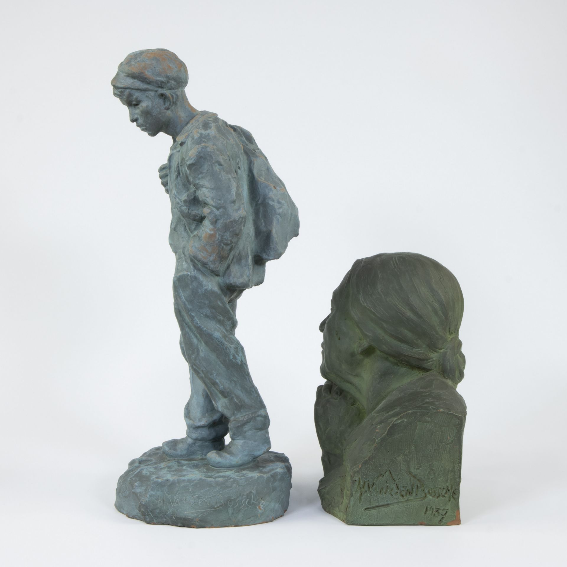 Henri VAN DEN BOSSCHE (XIX-XX), 2 sculptures in terracotta 'Gavroche' 1909 and praying woman, signed - Image 2 of 5