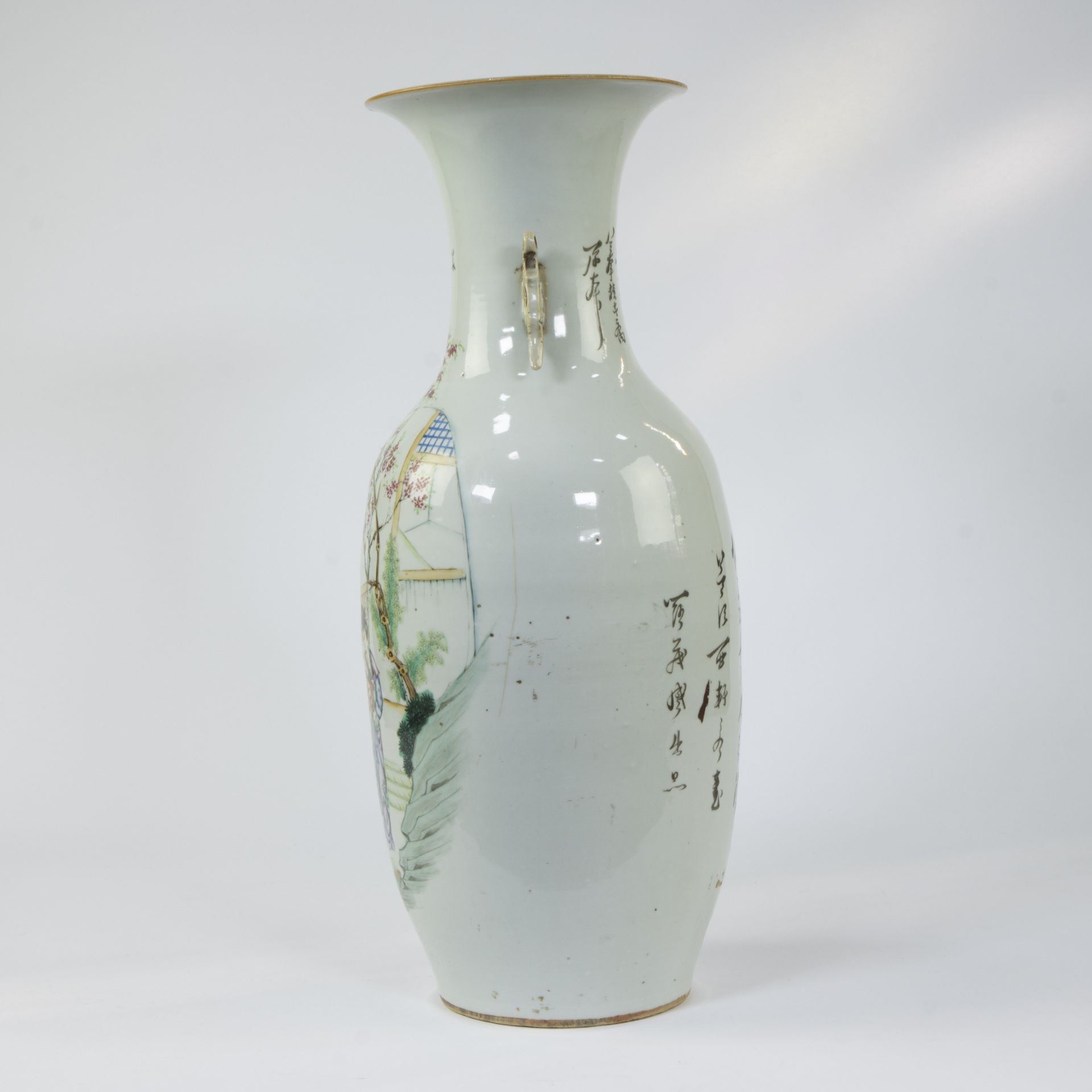 Chinese famille rose vase with decor of garden scene, 19th century - Image 2 of 6