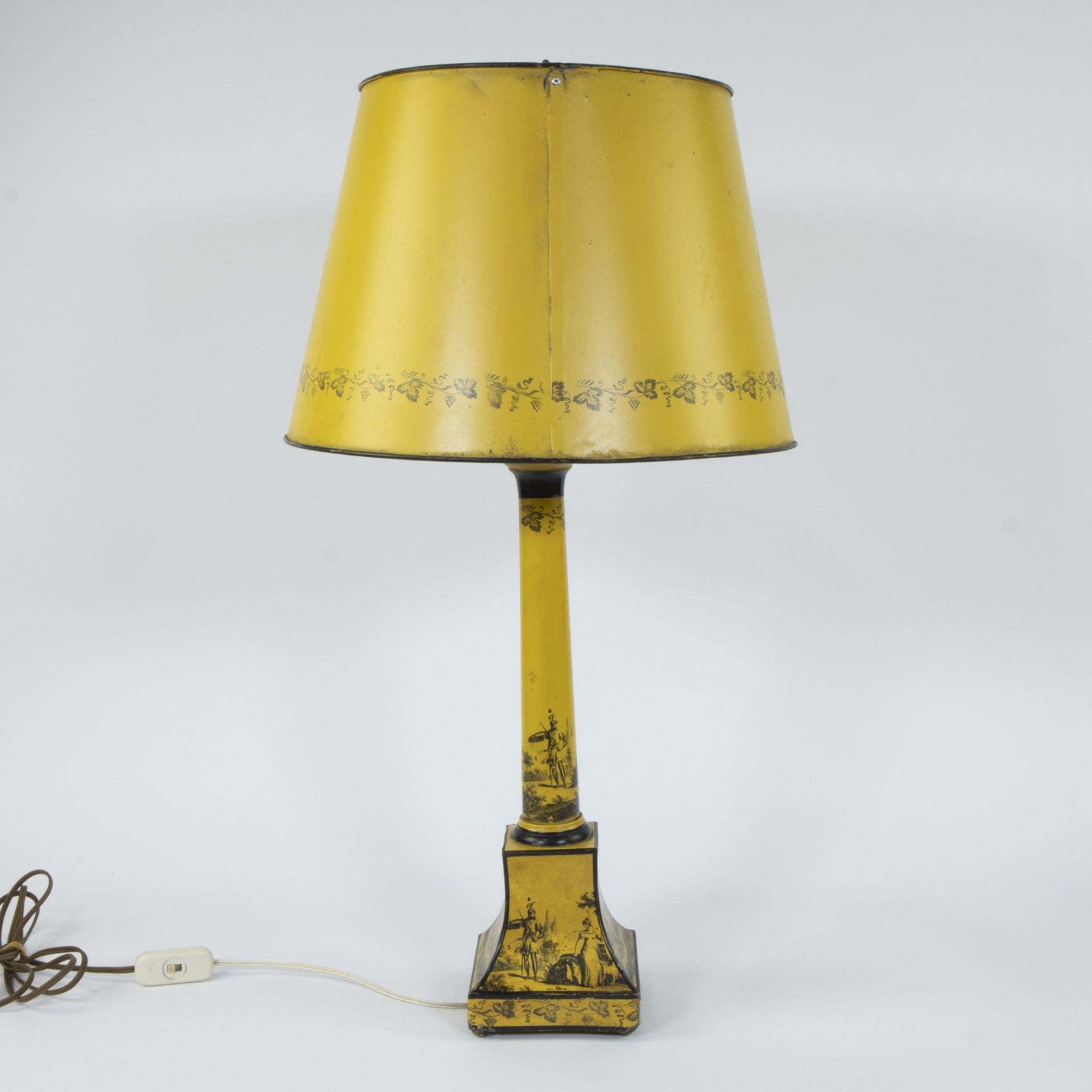 Mid-century yellow and black transfer-tole lamp, column and base decorated with English figural land - Image 4 of 4