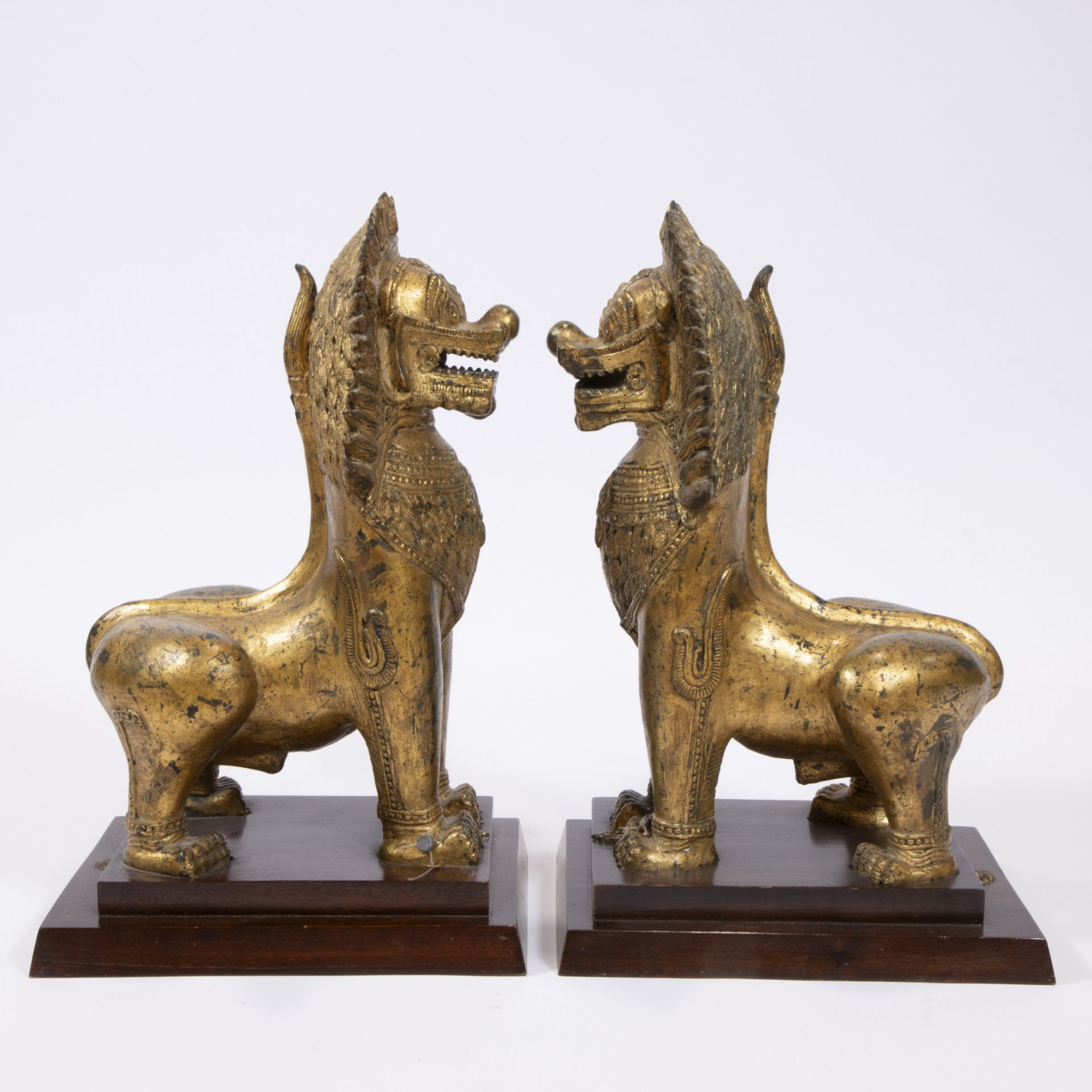 A pair of Thai temple guards in gilt bronze - Bild 4 aus 4