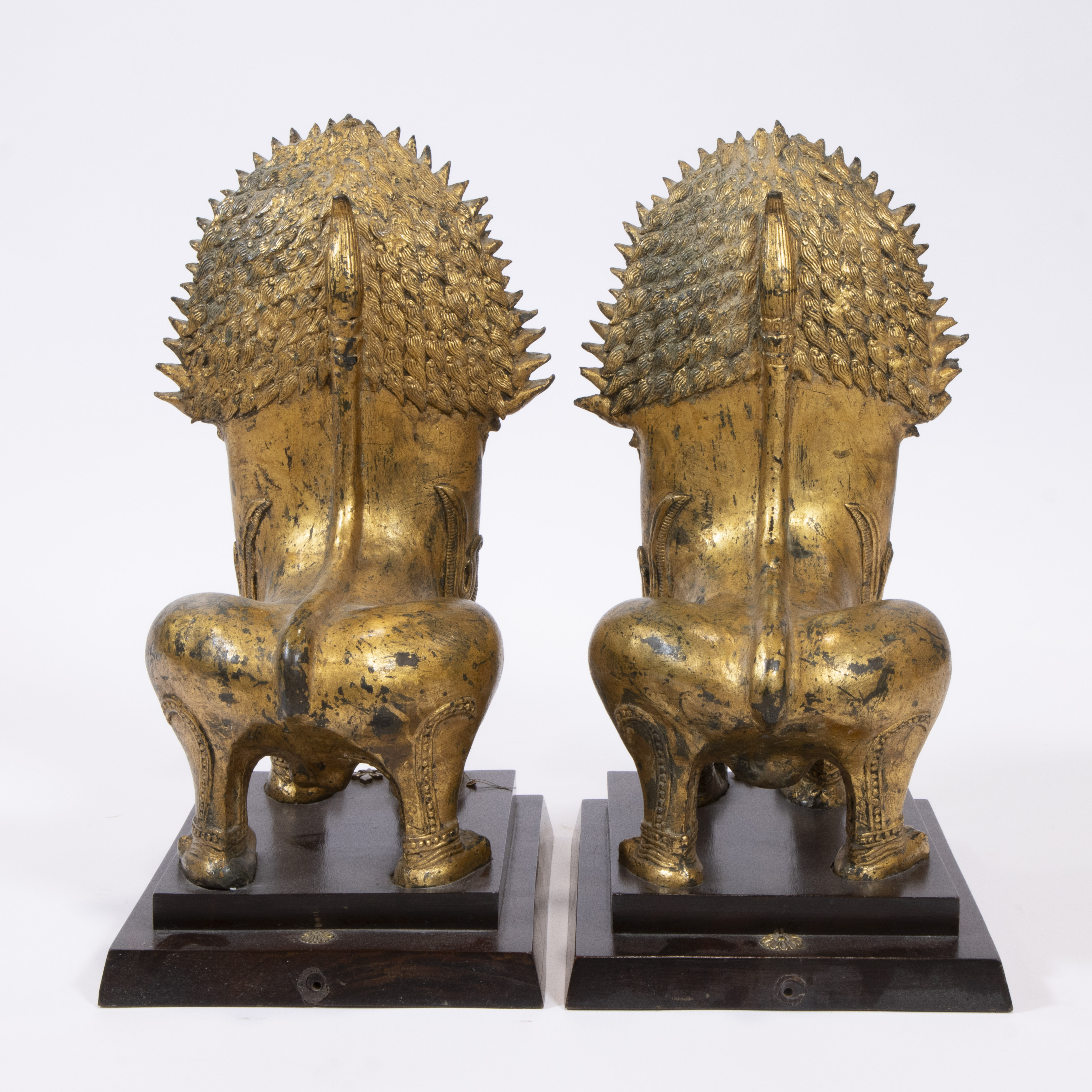 A pair of Thai temple guards in gilt bronze - Image 3 of 4