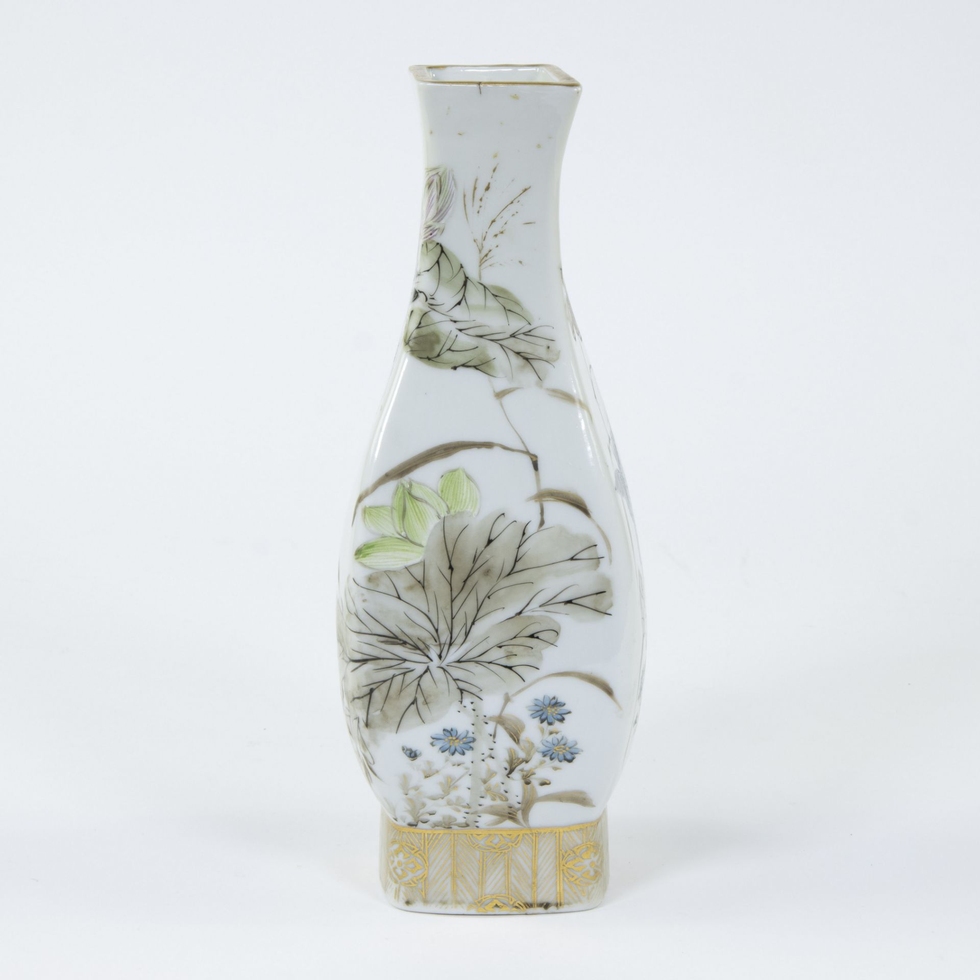 Japanese vase with floral decoration, Meiji Arita, marked - Image 2 of 6