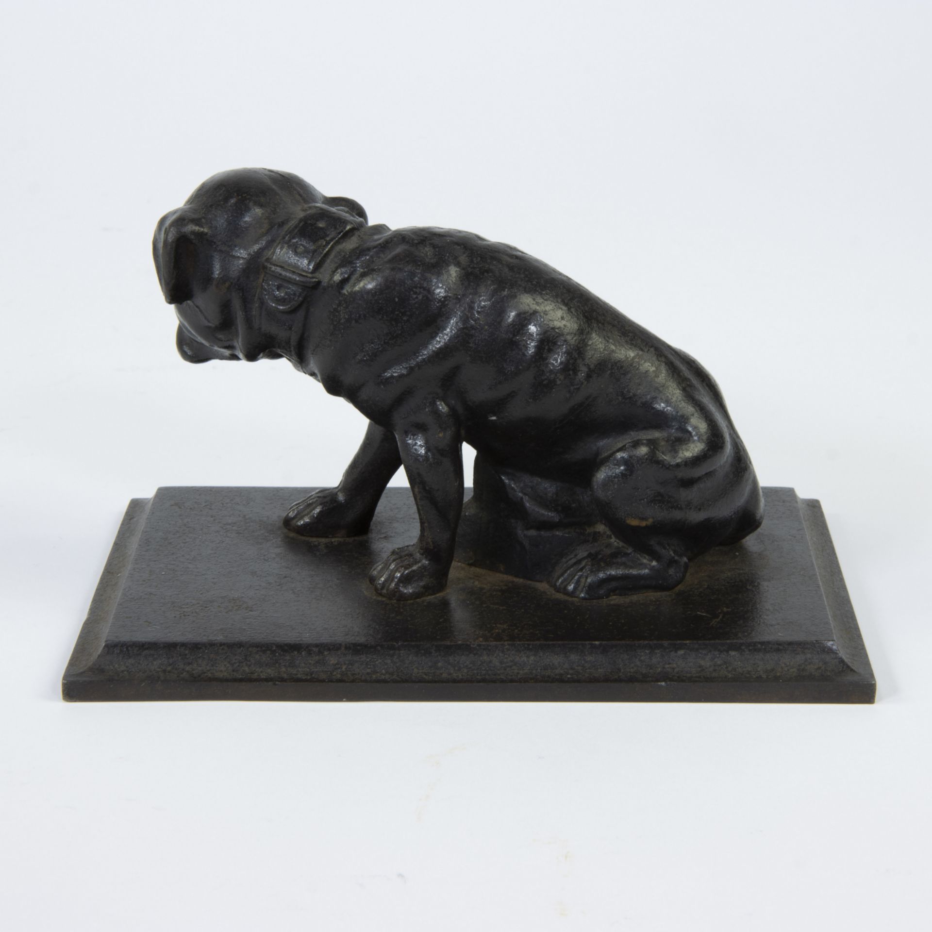 Cast iron paperweight in the shape of a sitting bulldog - Bild 3 aus 4