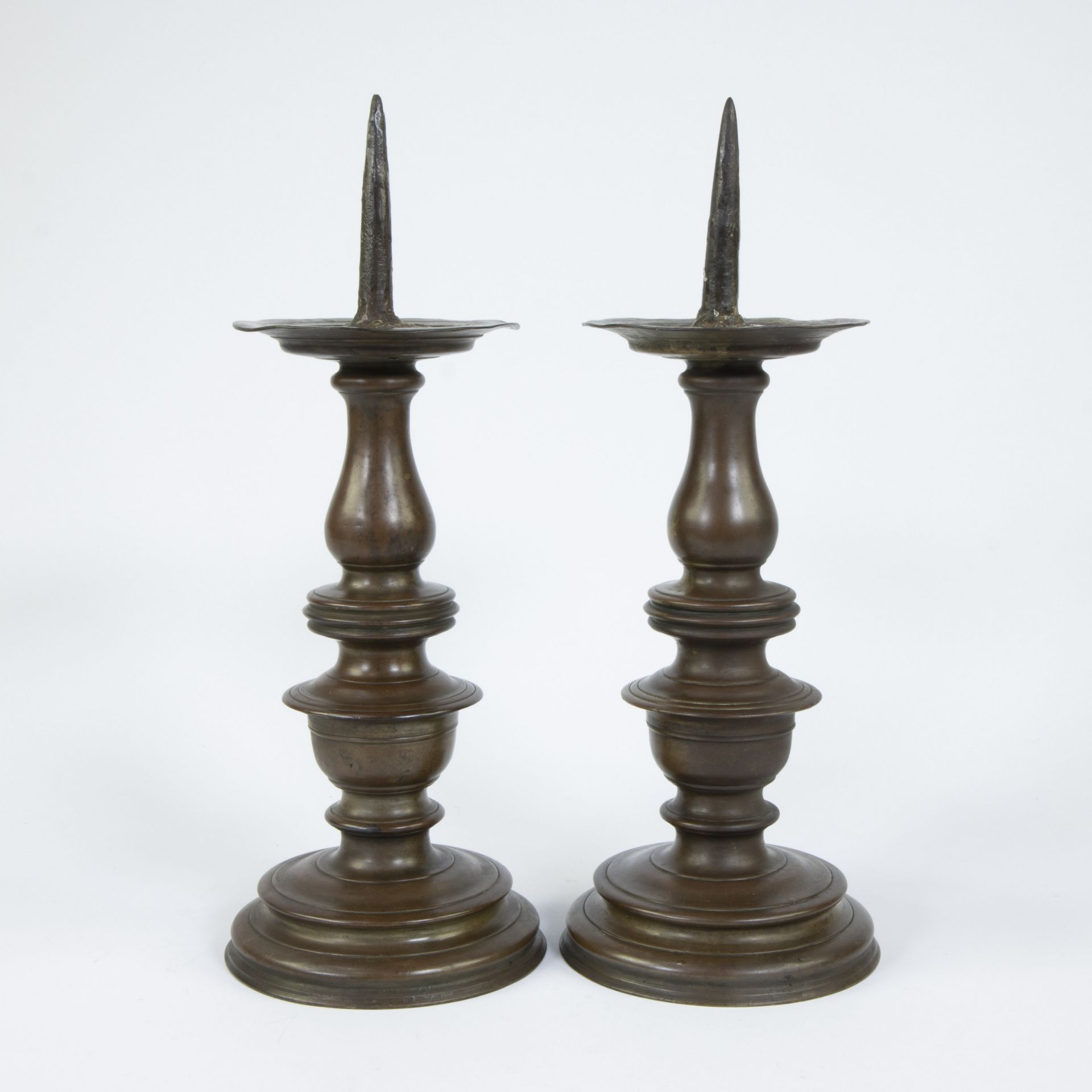 Pair of gothic bronze pin candlesticks - Bild 2 aus 5