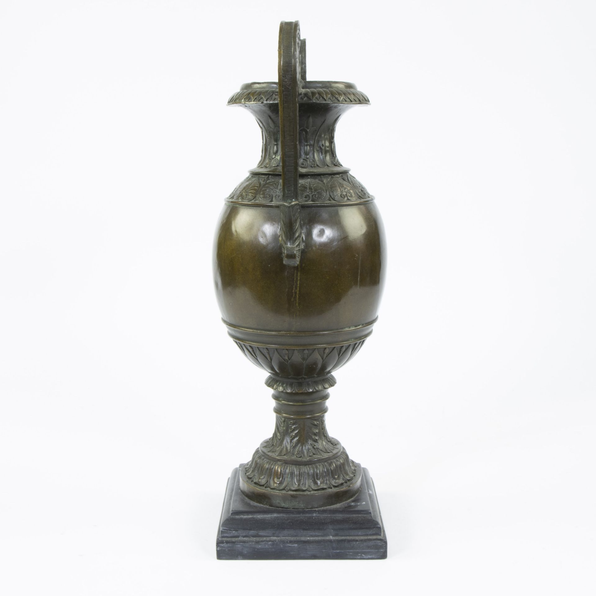 Large bronze neo-classical vase after Greek Roman example, on marble base - Image 4 of 4
