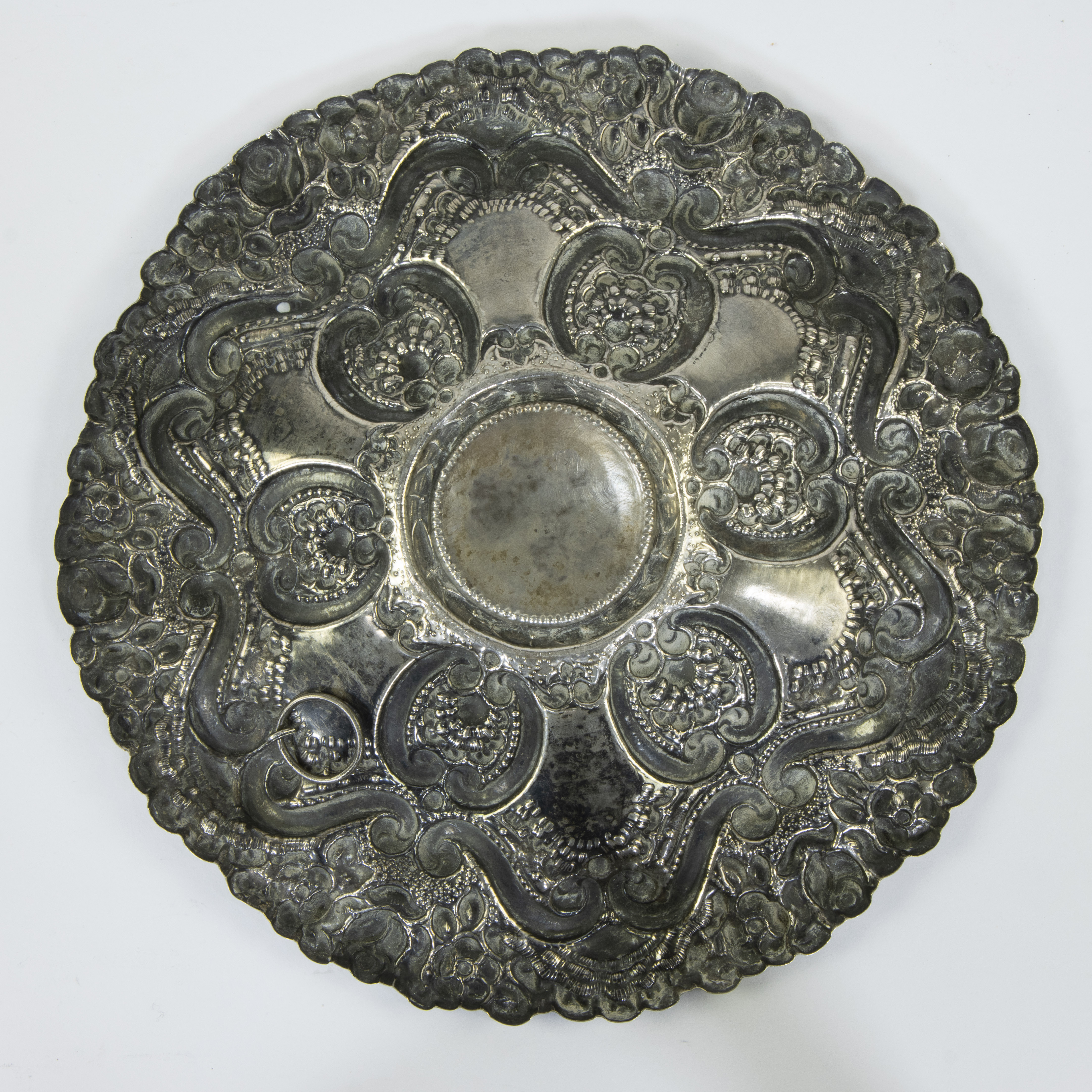 2 silver dishes, repoussé - Image 4 of 6