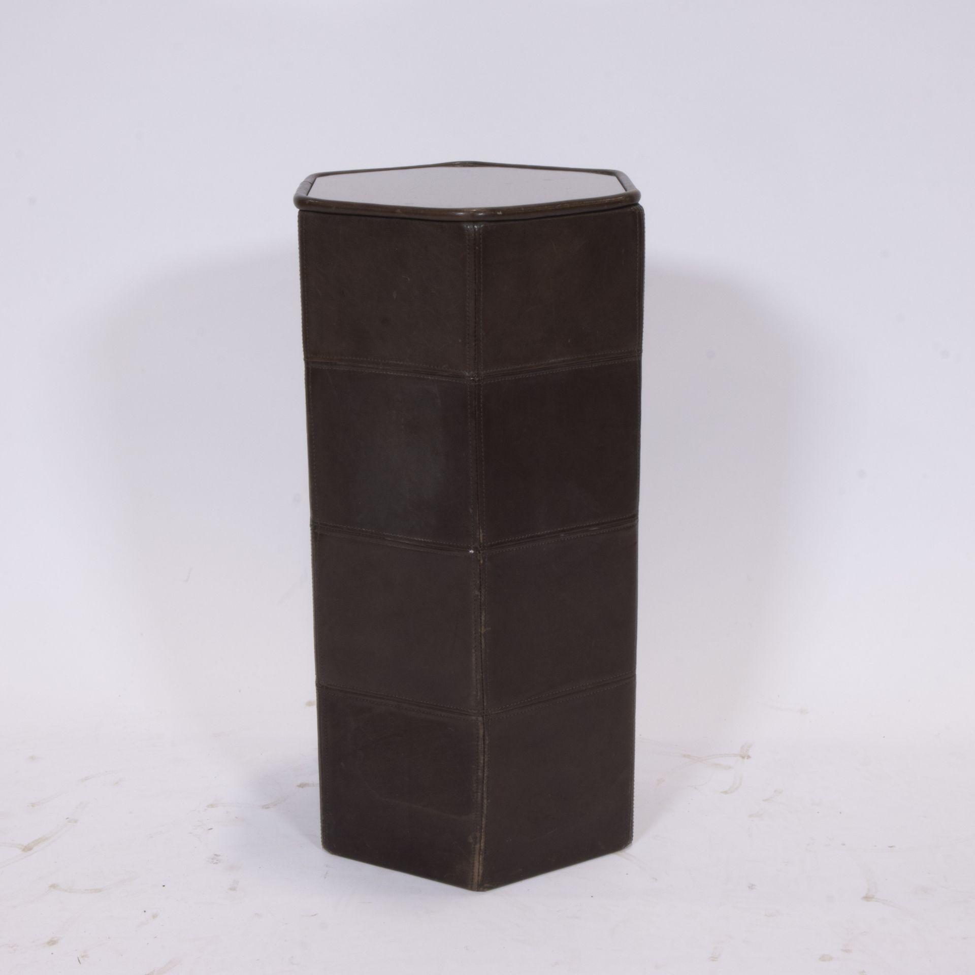 De Sede brown leather hexagonal pedestal with smoked glass mirror DS47 series, 1970s, made in Switze - Bild 4 aus 5