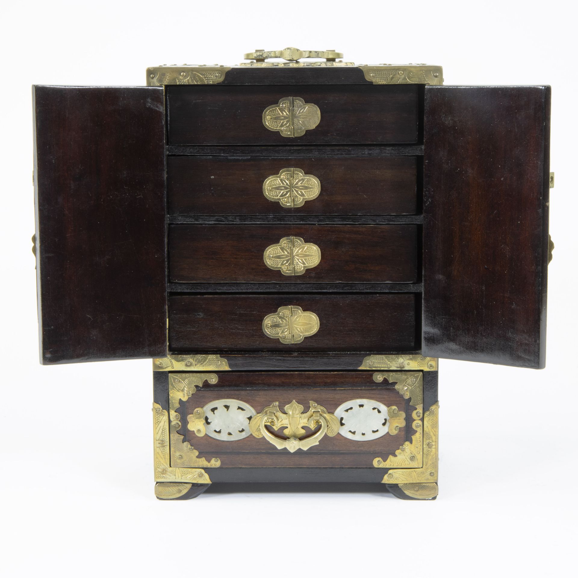 Chinese jewellery box in rosewood with brass fittings and jade plaques - Image 2 of 5