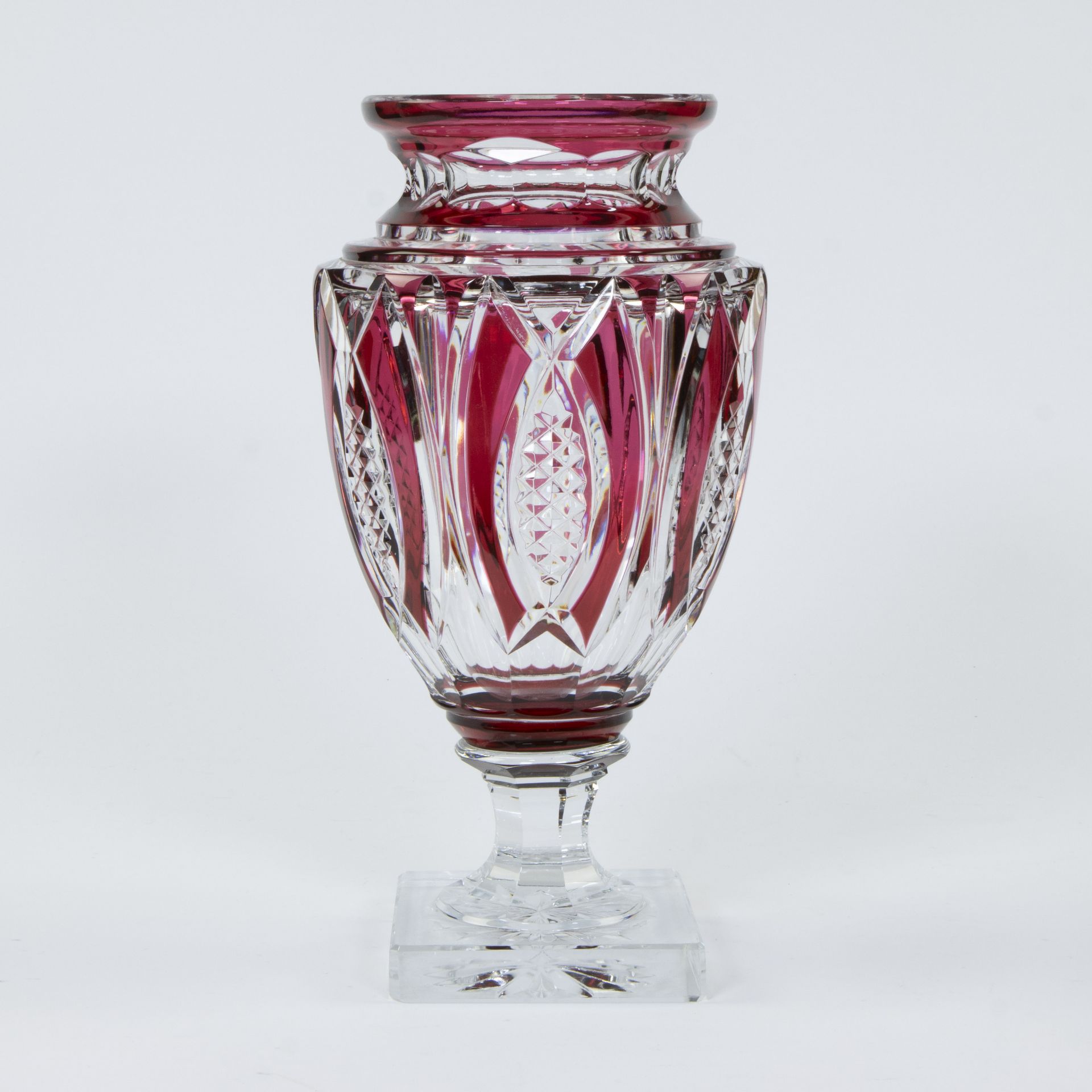 Val Saint Lambert clear and red cut crystal vase model Jupiter - Image 4 of 4