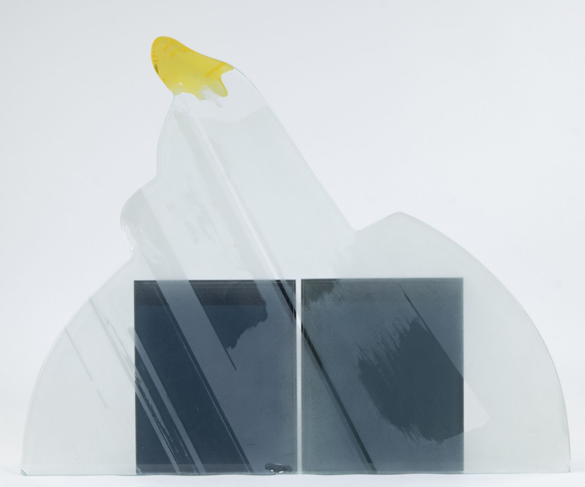 Modern glass sculpture possibly by Elias BOHUMIL, unsigned