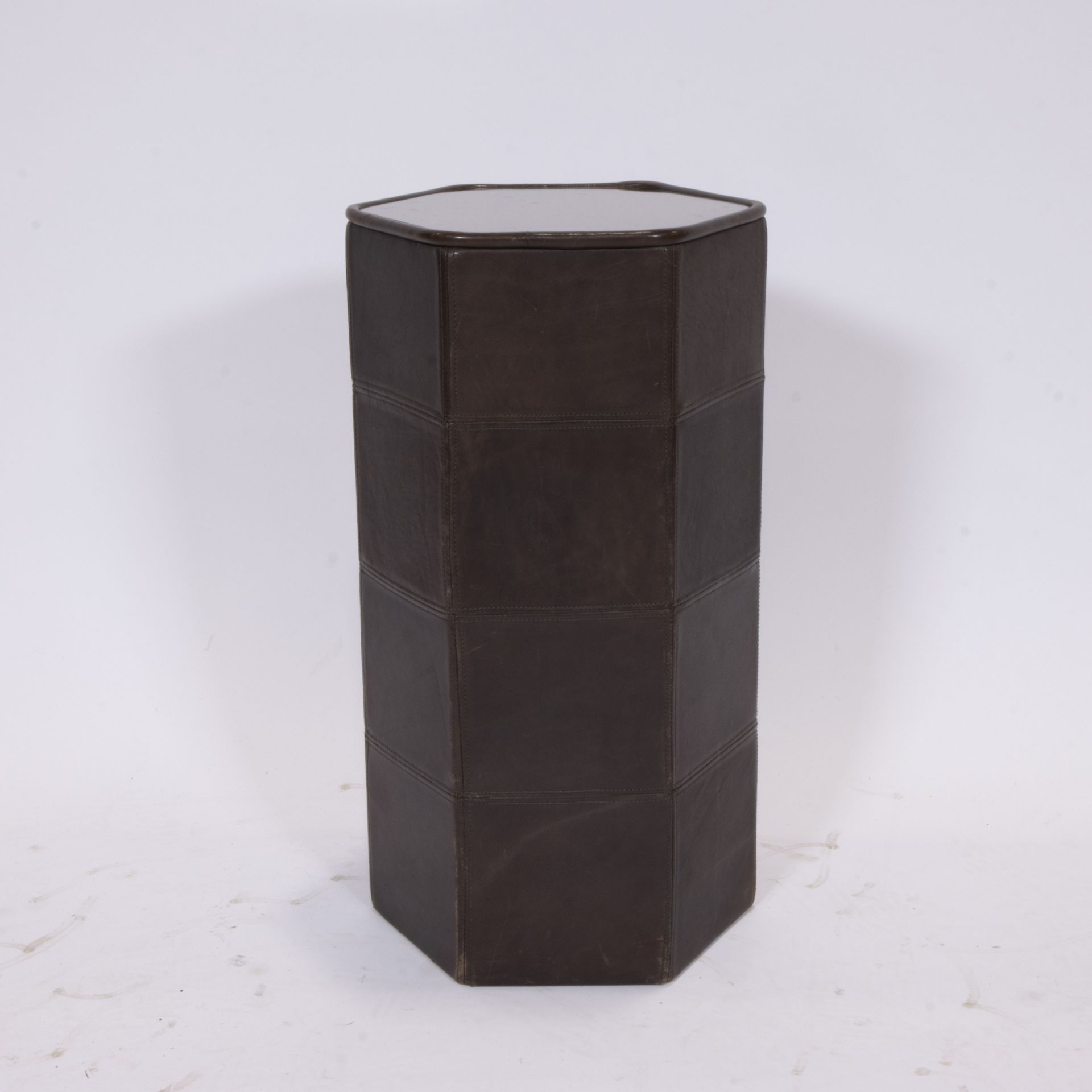 De Sede brown leather hexagonal pedestal with smoked glass mirror DS47 series, 1970s, made in Switze - Bild 3 aus 5