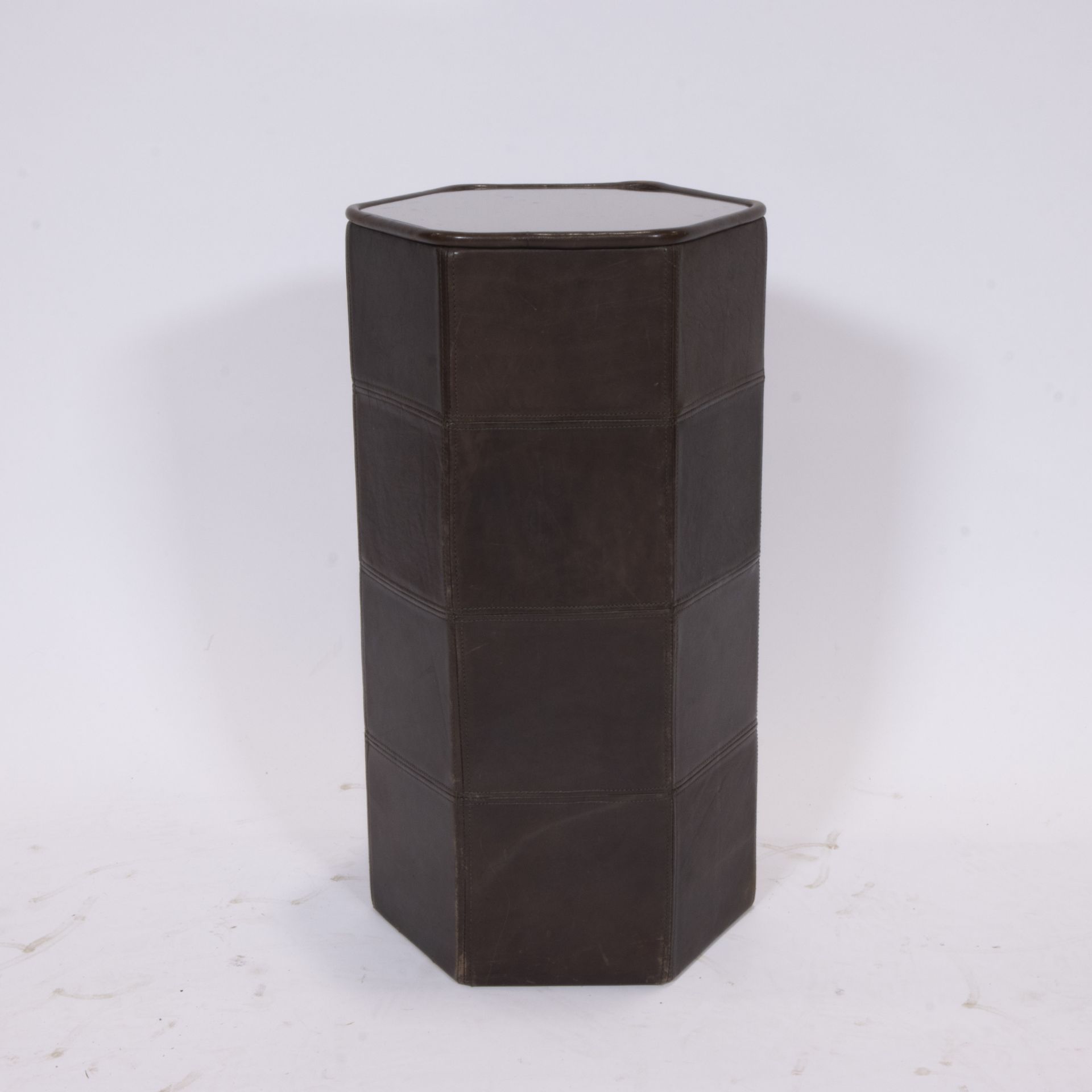 De Sede brown leather hexagonal pedestal with smoked glass mirror DS47 series, 1970s, made in Switze - Image 3 of 5