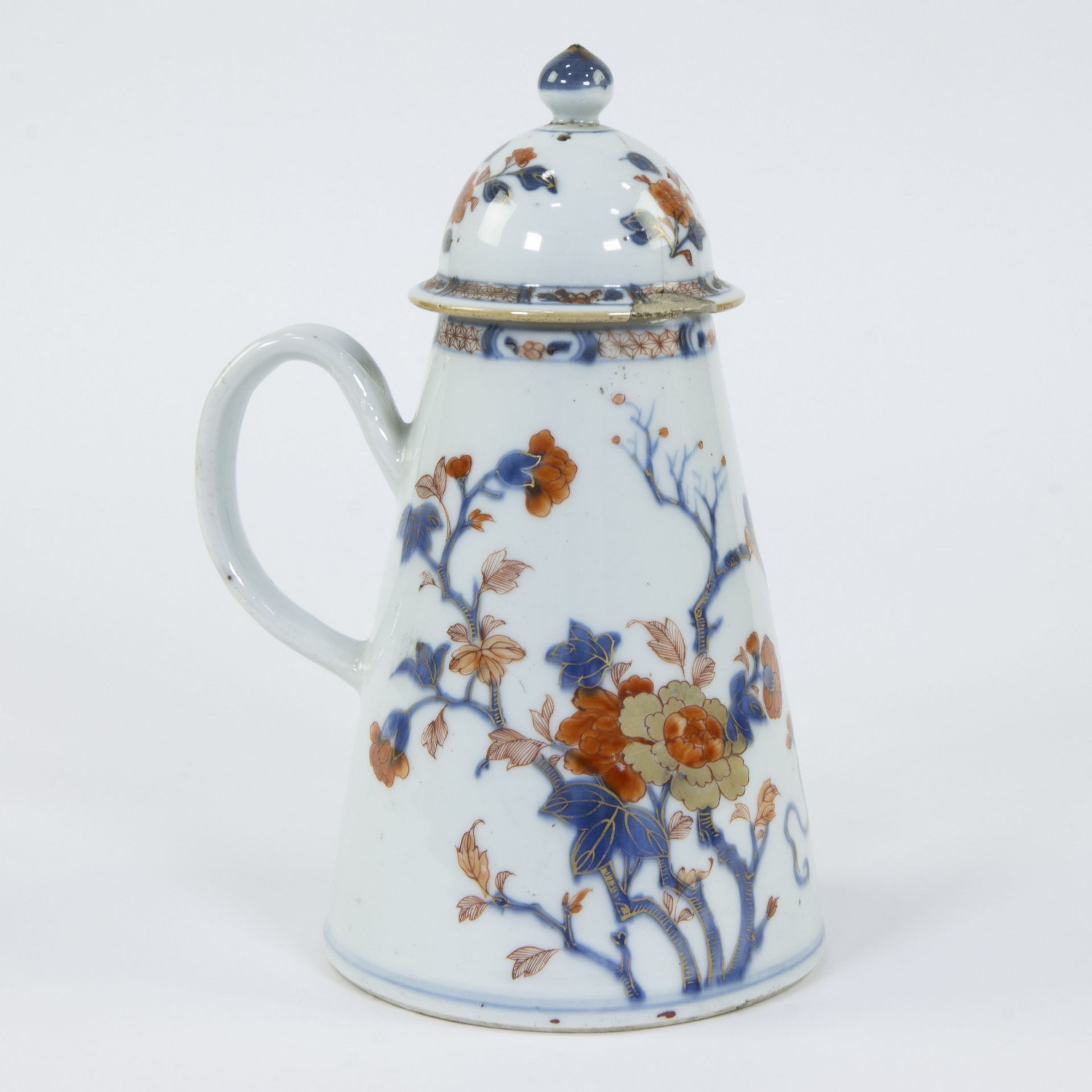 A Chinese porcelain Imari coffee pot and lid decorated with flowering peonies, a bird on a branch an - Image 3 of 6