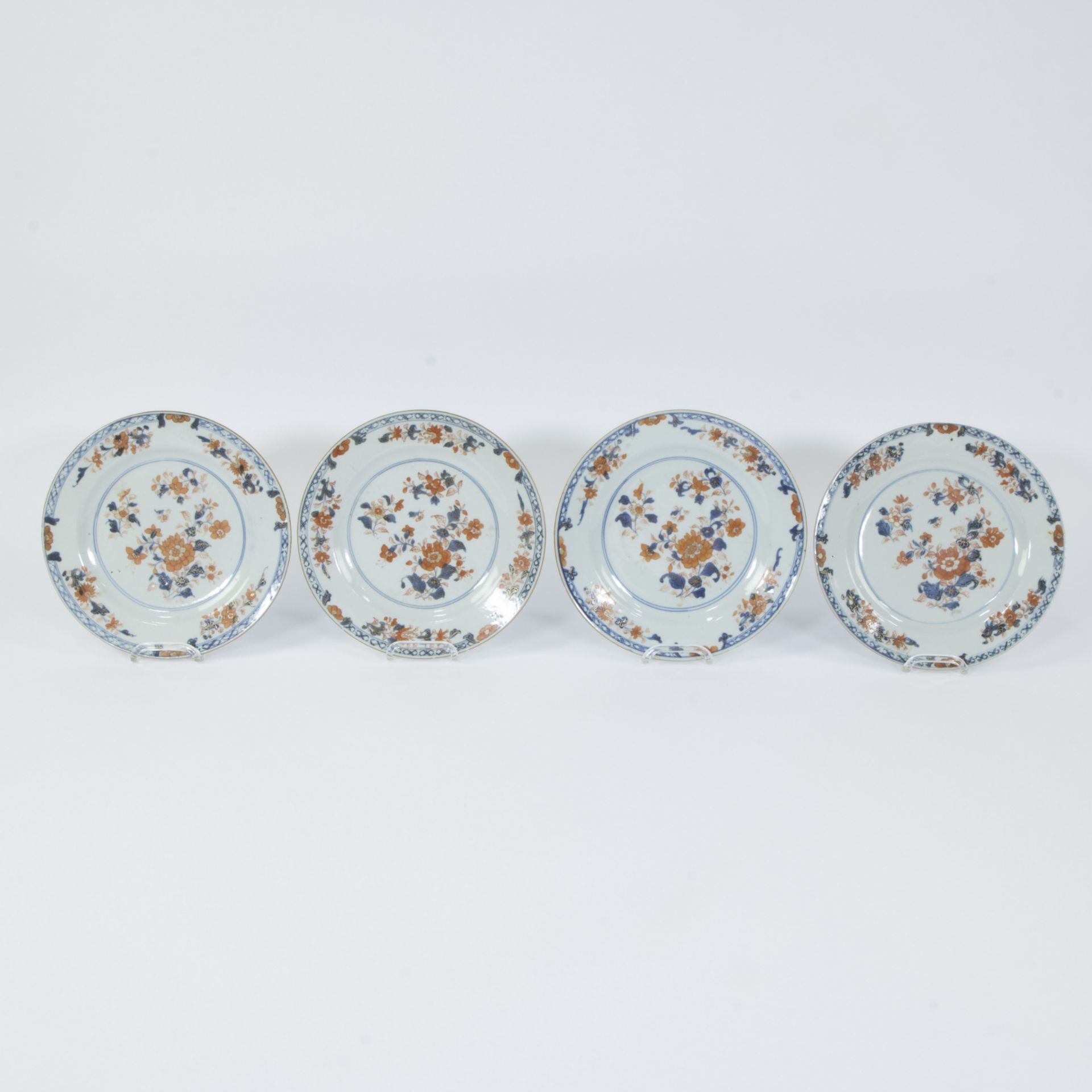 A set of 8 Imari porcelain dinner plates, decorated with peony, scattered flowers and Buddha hand ci - Bild 3 aus 19
